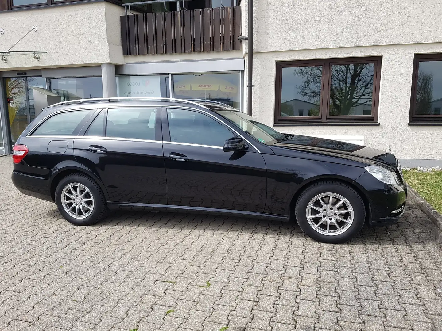 Mercedes-Benz E 220 E 220 CDI BlueEfficiency (212.202) Schwarz - 2