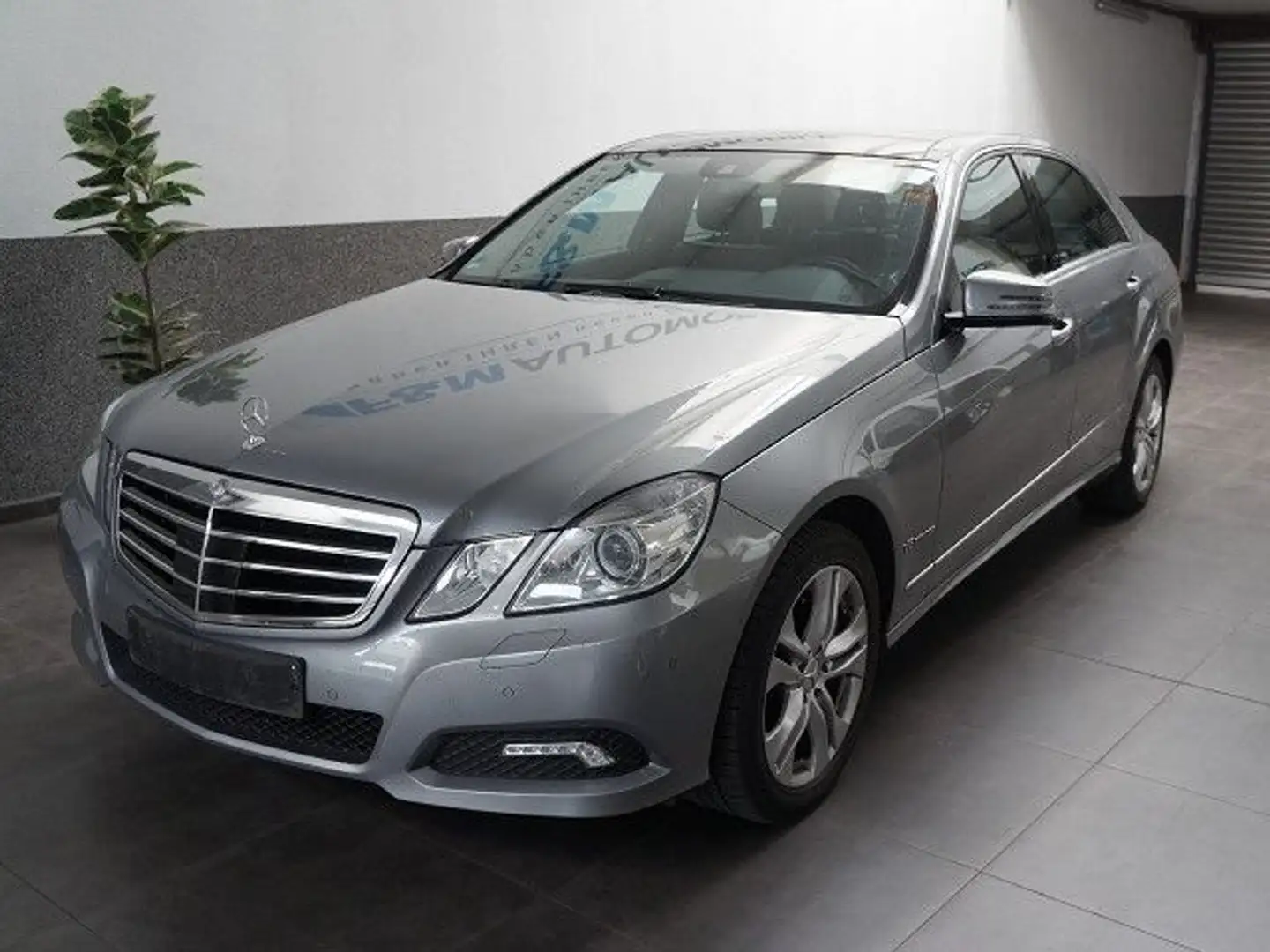 Mercedes-Benz E 500 AVANTG. ACC Leder Navi Panorana RKam PDC Gris - 1
