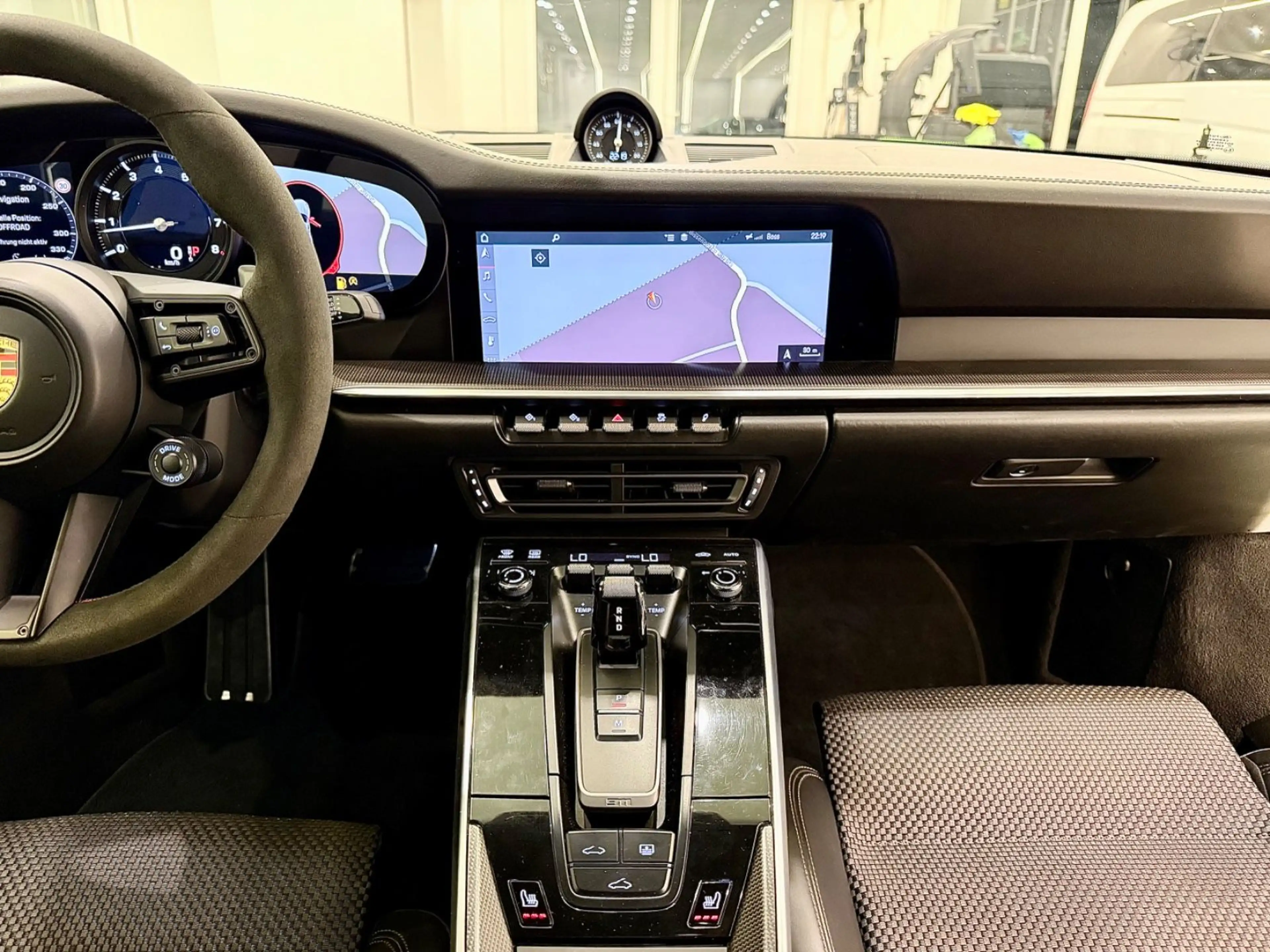 Porsche 911 / 992 Carrera 4 S Sport Chrono Pano/Matrix — photo 12