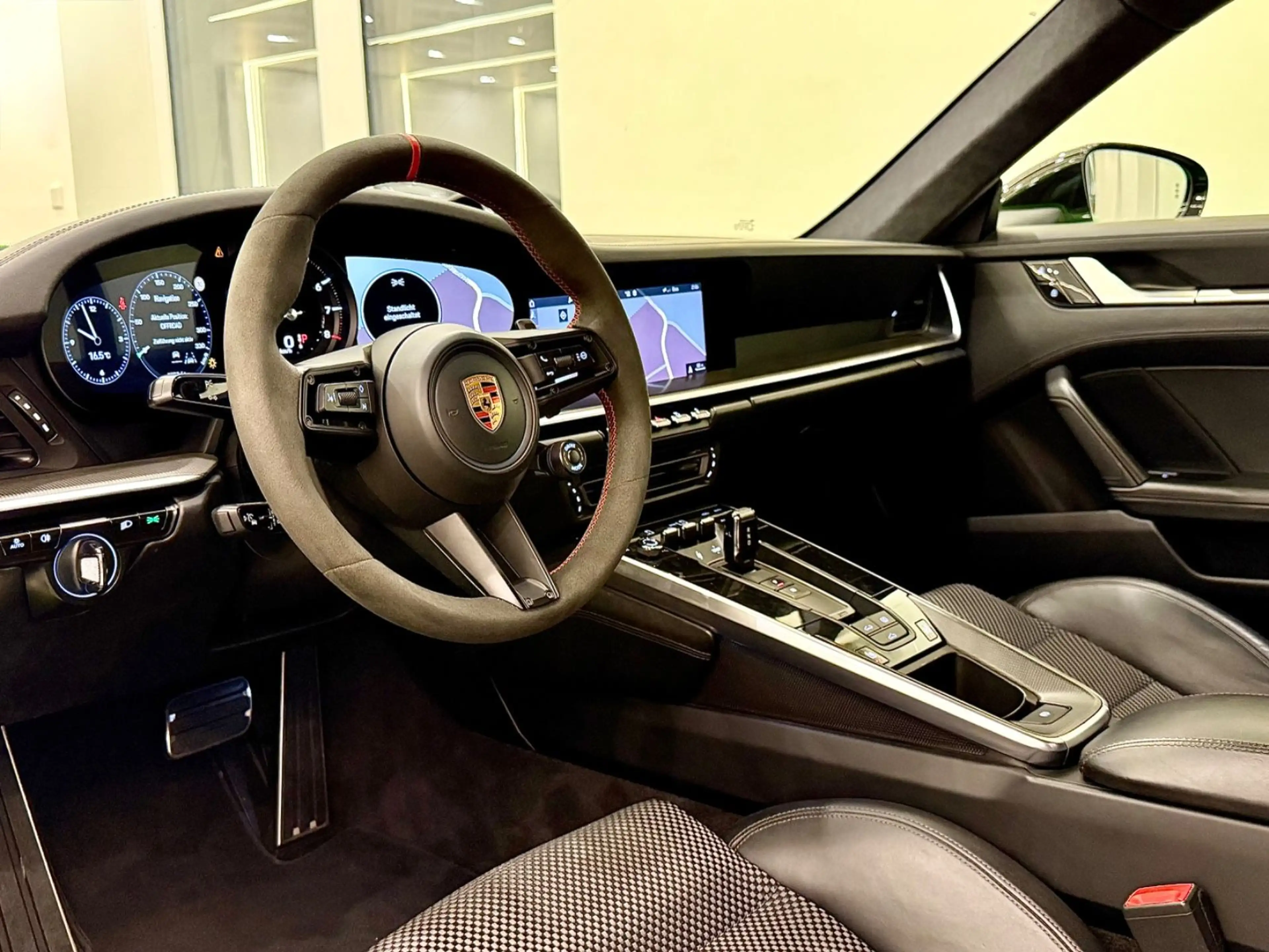 Porsche 911 / 992 Carrera 4 S Sport Chrono Pano/Matrix — photo 9