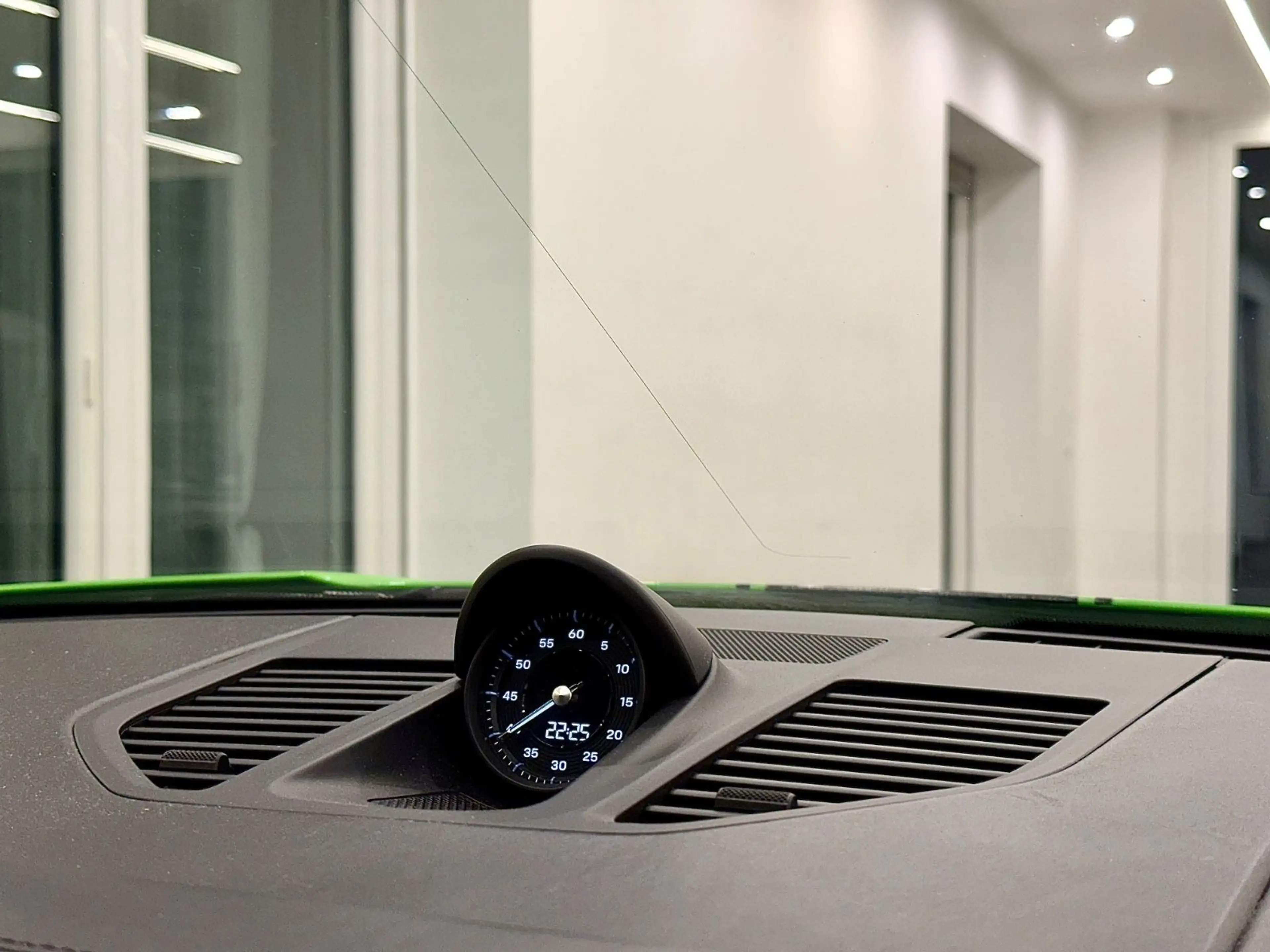 Porsche 911 / 992 Carrera 4 S Sport Chrono Pano/Matrix — photo 17