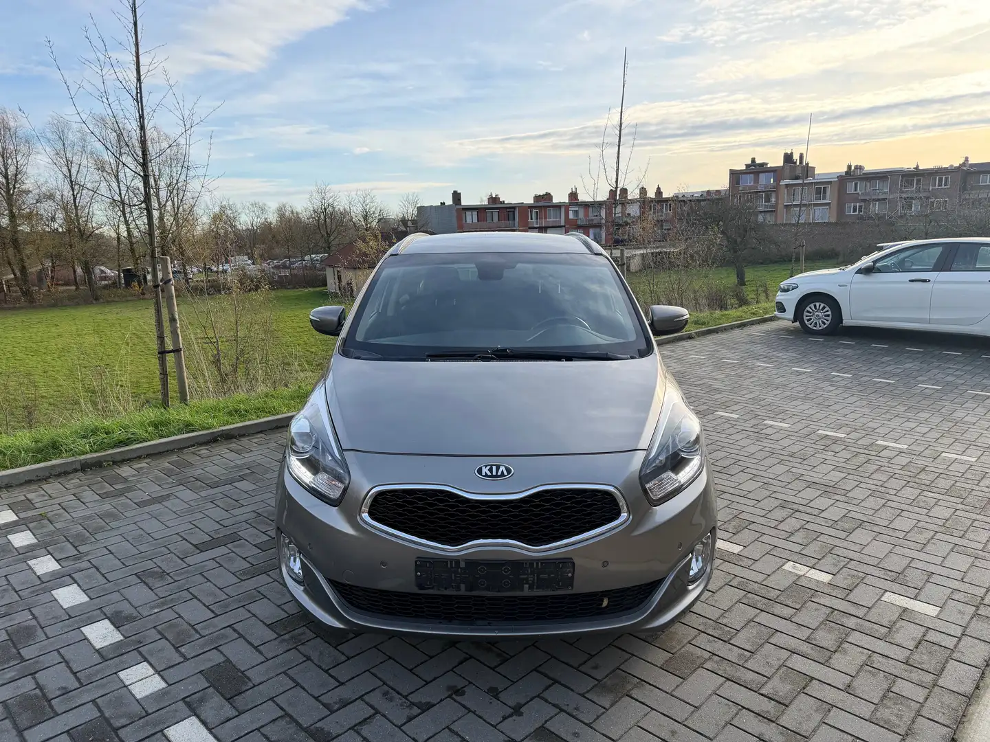 Kia Carens Carens 1.6i 7PL-GPS-CAMERA-JANTES + CARNET COMPLET Zilver - 2