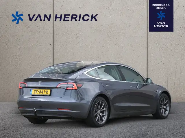 Tesla Model 3 view 4
