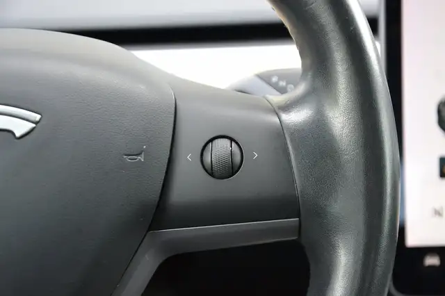 Tesla Model 3 view 17