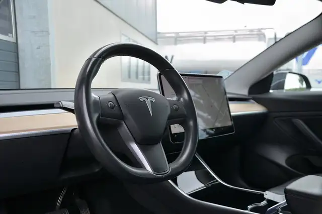 Tesla Model 3 view 5