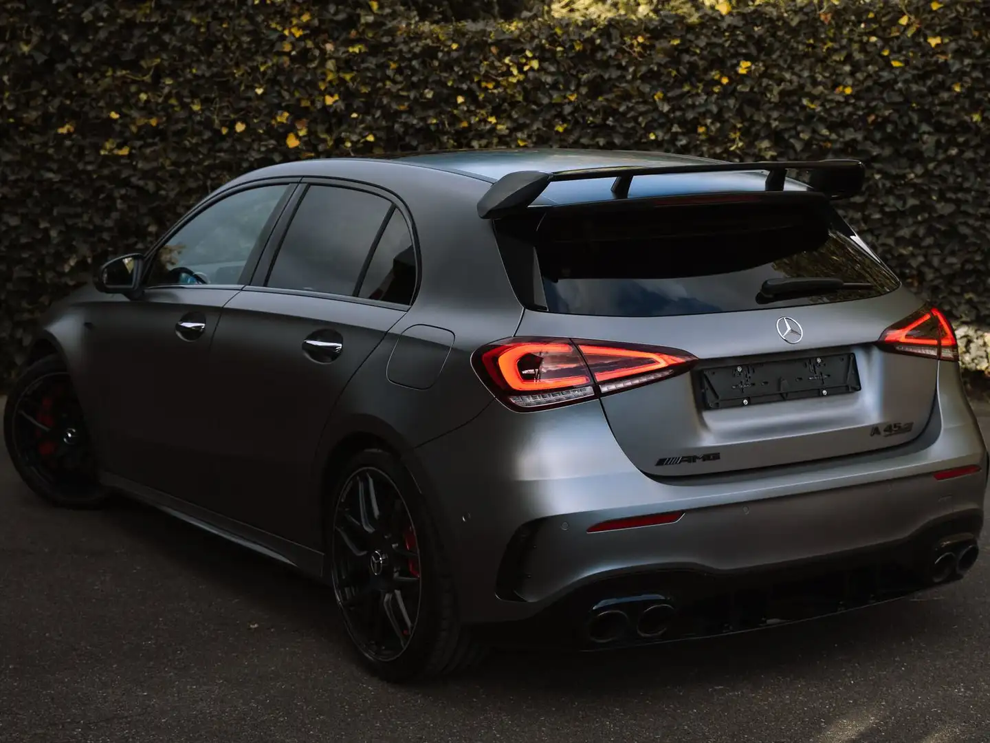 Mercedes-Benz A 45 AMG S 4-Matic+ PANO/VENTILATED/PERFSEAT/KEYLESS/360 Šedá - 2