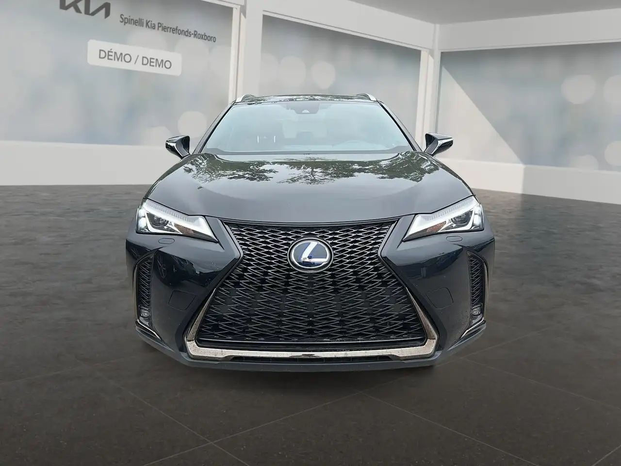 Lexus UX снимка Lexus UX