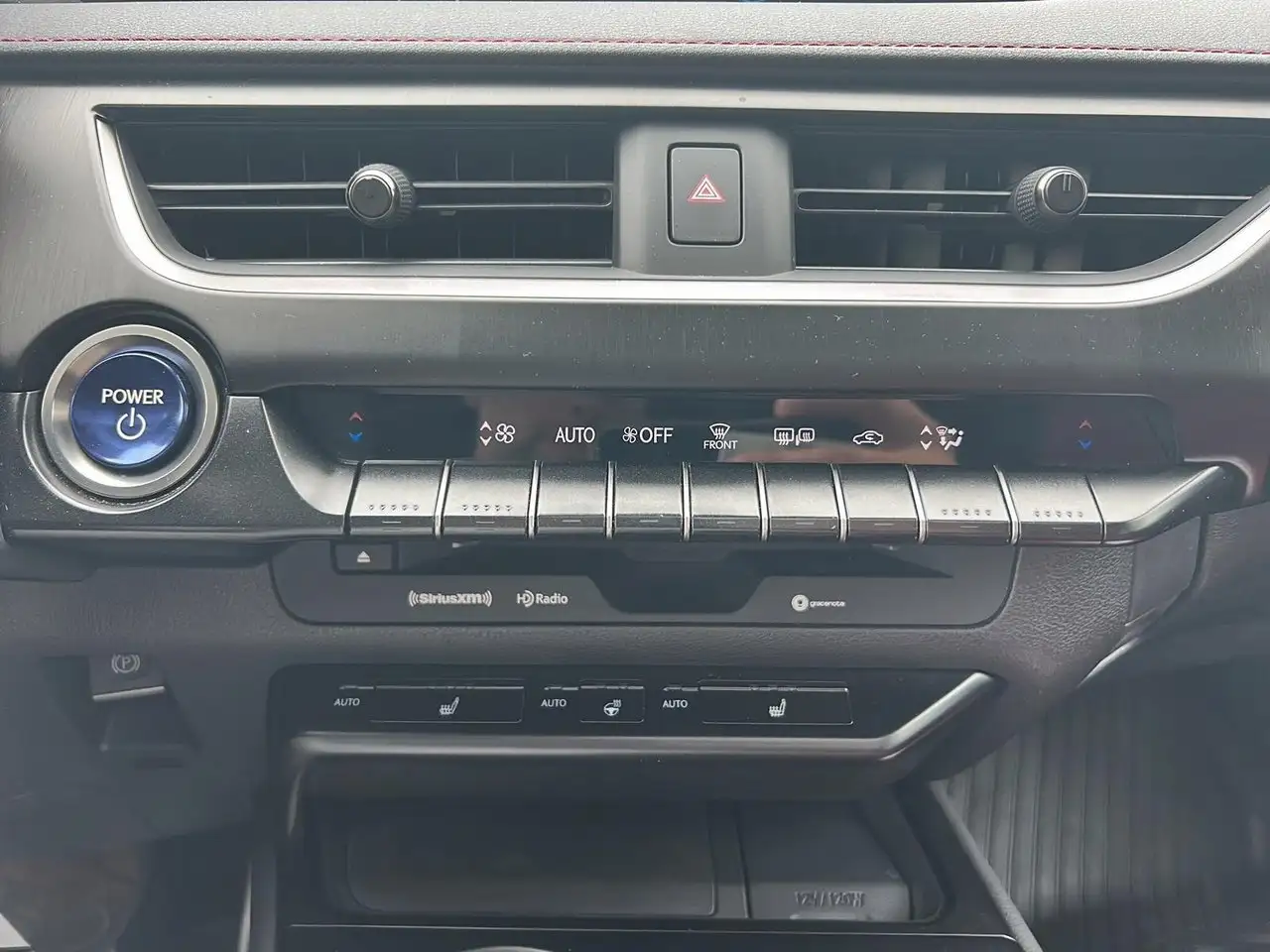Lexus UX снимка Lexus UX