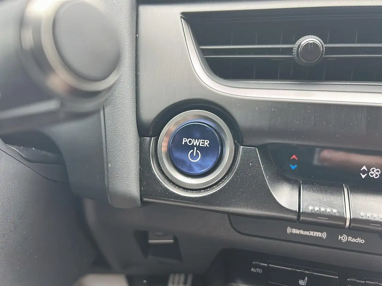 Lexus UX снимка Lexus UX