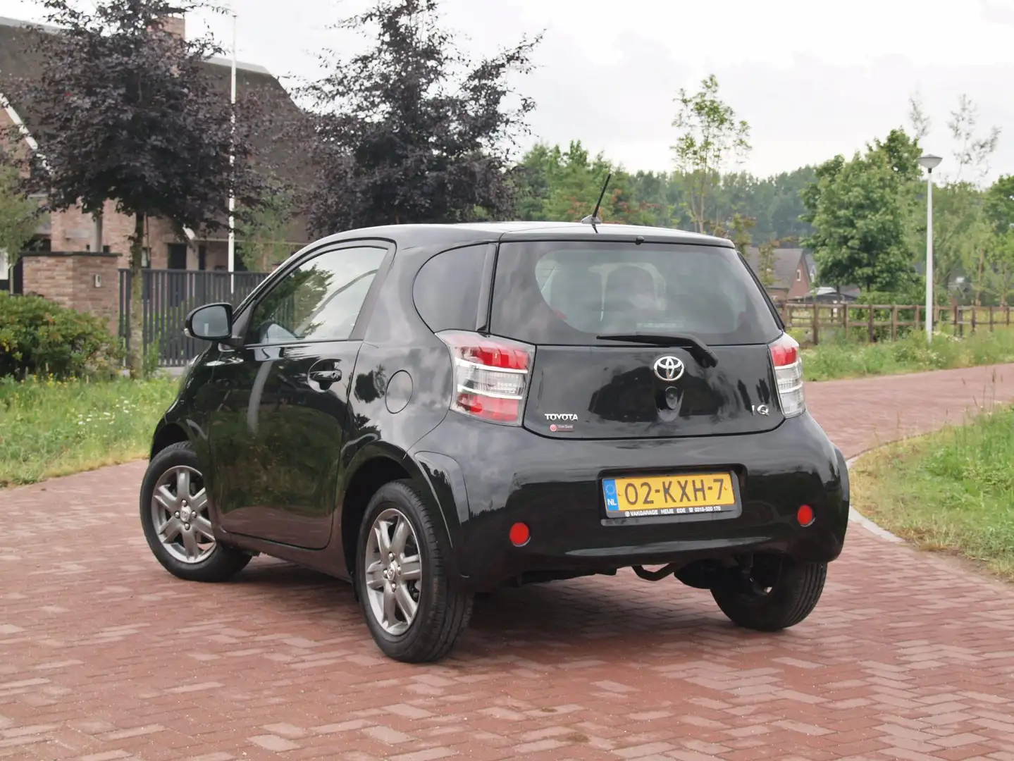 Toyota iQ 1.0 VVTi Aspiration | NL-Auto | 2de eigenaar | Air Zwart - 2