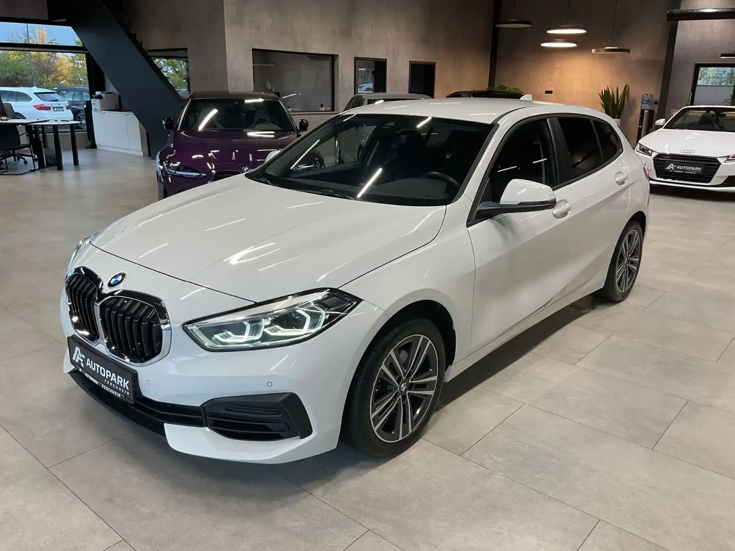 BMW 118 i Advantage LED Navi Weiß - 1