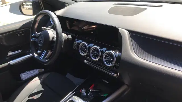 Mercedes-Benz Gla view 10