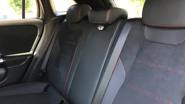 Mercedes-Benz Gla view 11