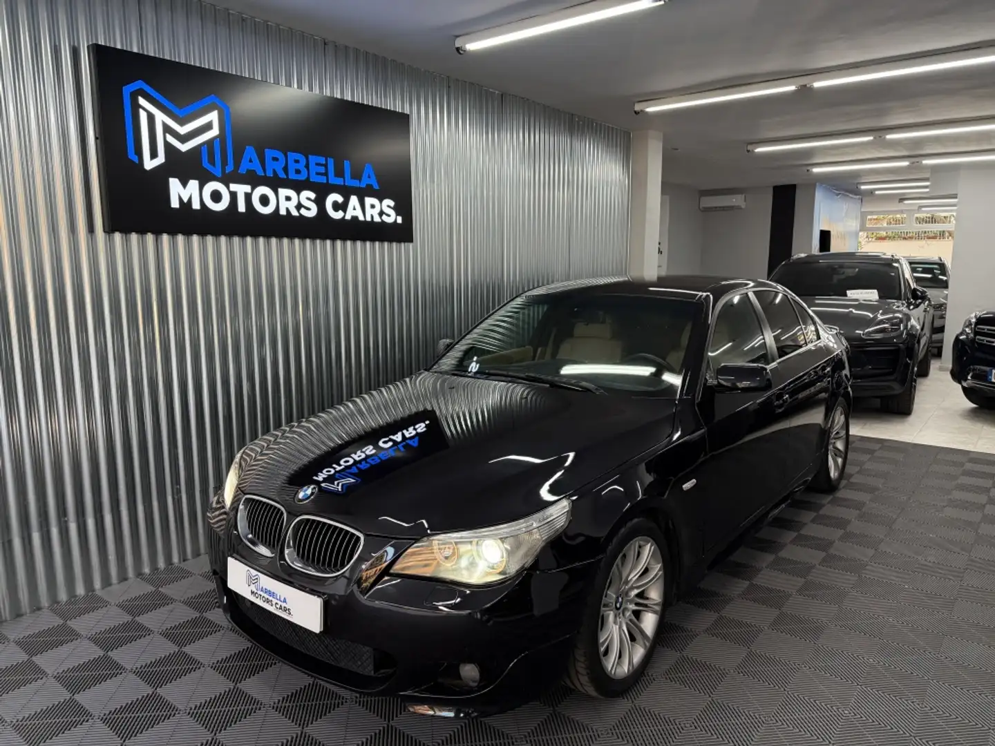 BMW 520 Berlina Automático de 4 Puertas Noir - 1