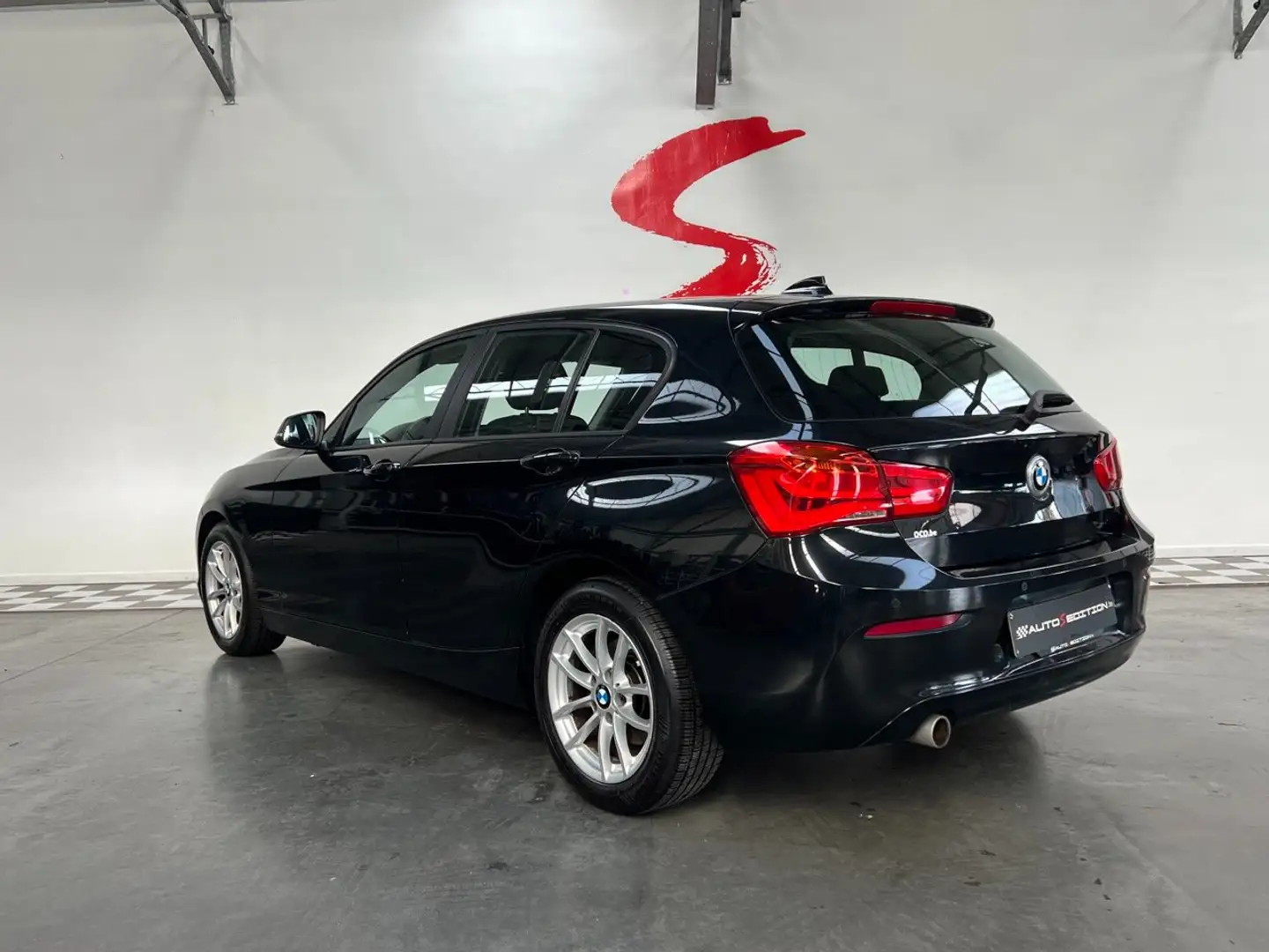 BMW 116 116 d EfficientDynamics Edition Zwart - 2