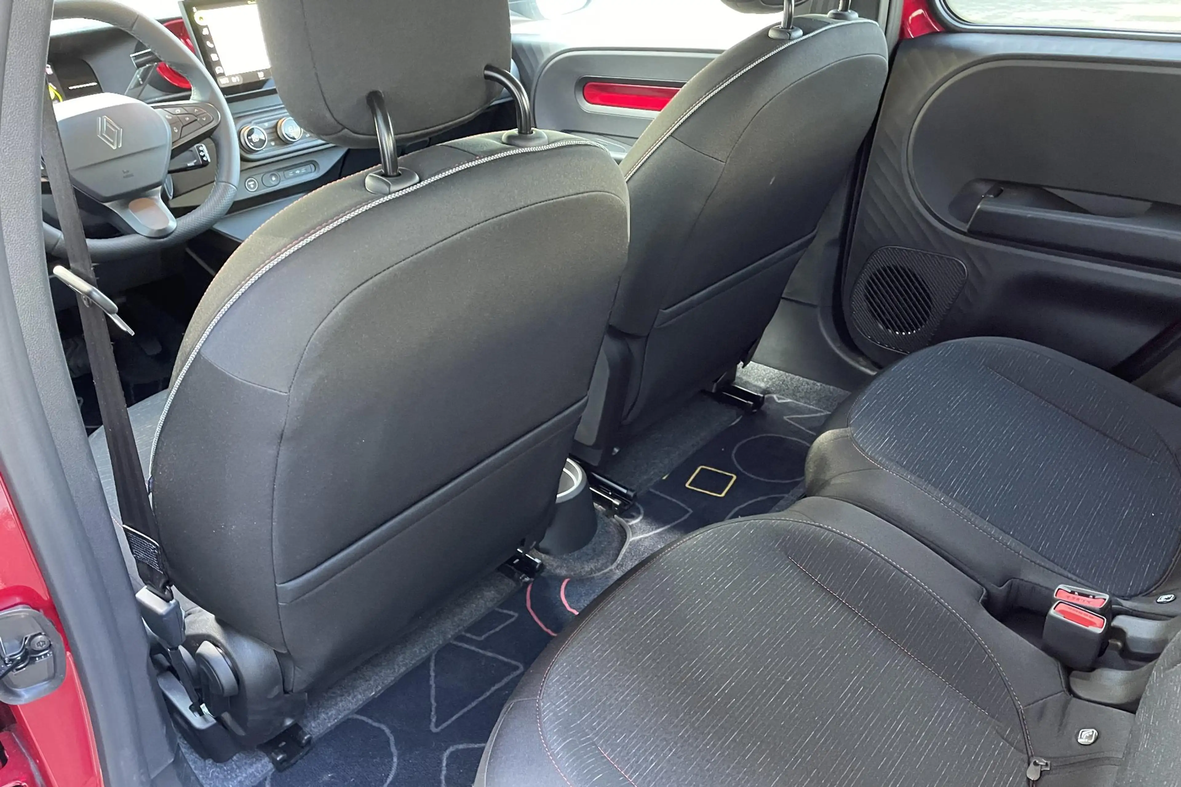 Renault Twingo urban range techno 27.5 kWh | Pack Privilege | 18" — photo 12