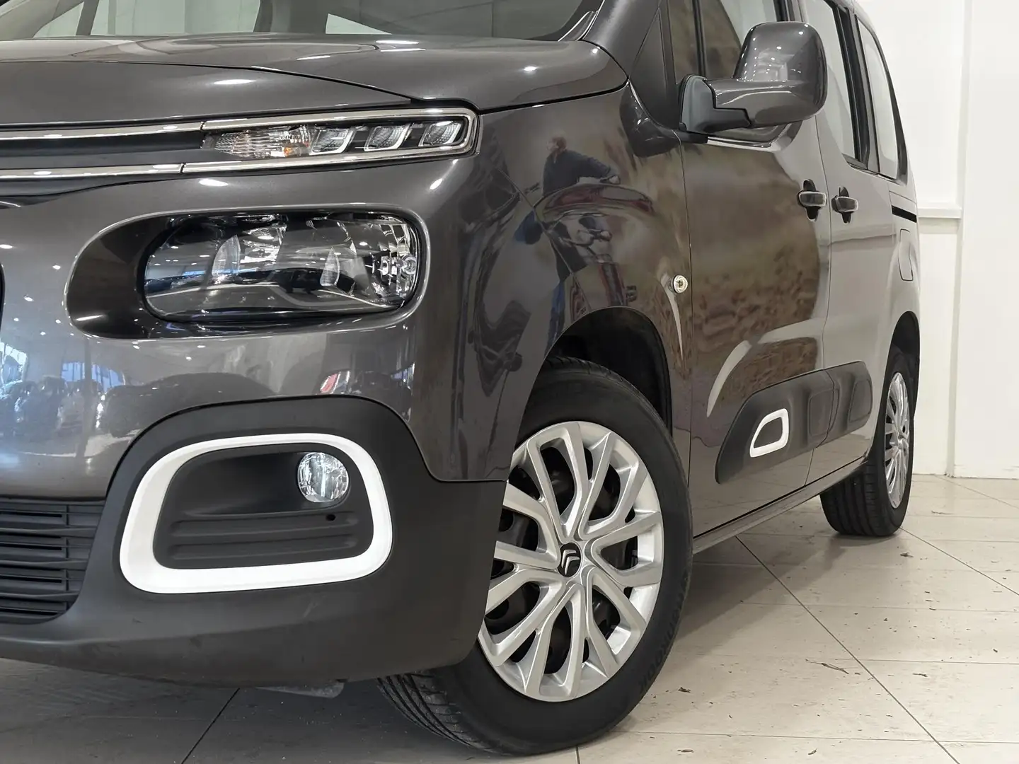 Citroen Berlingo 1.2 PureTech Feel | Navigatie | Trekhaak | Hoge in Grau - 2