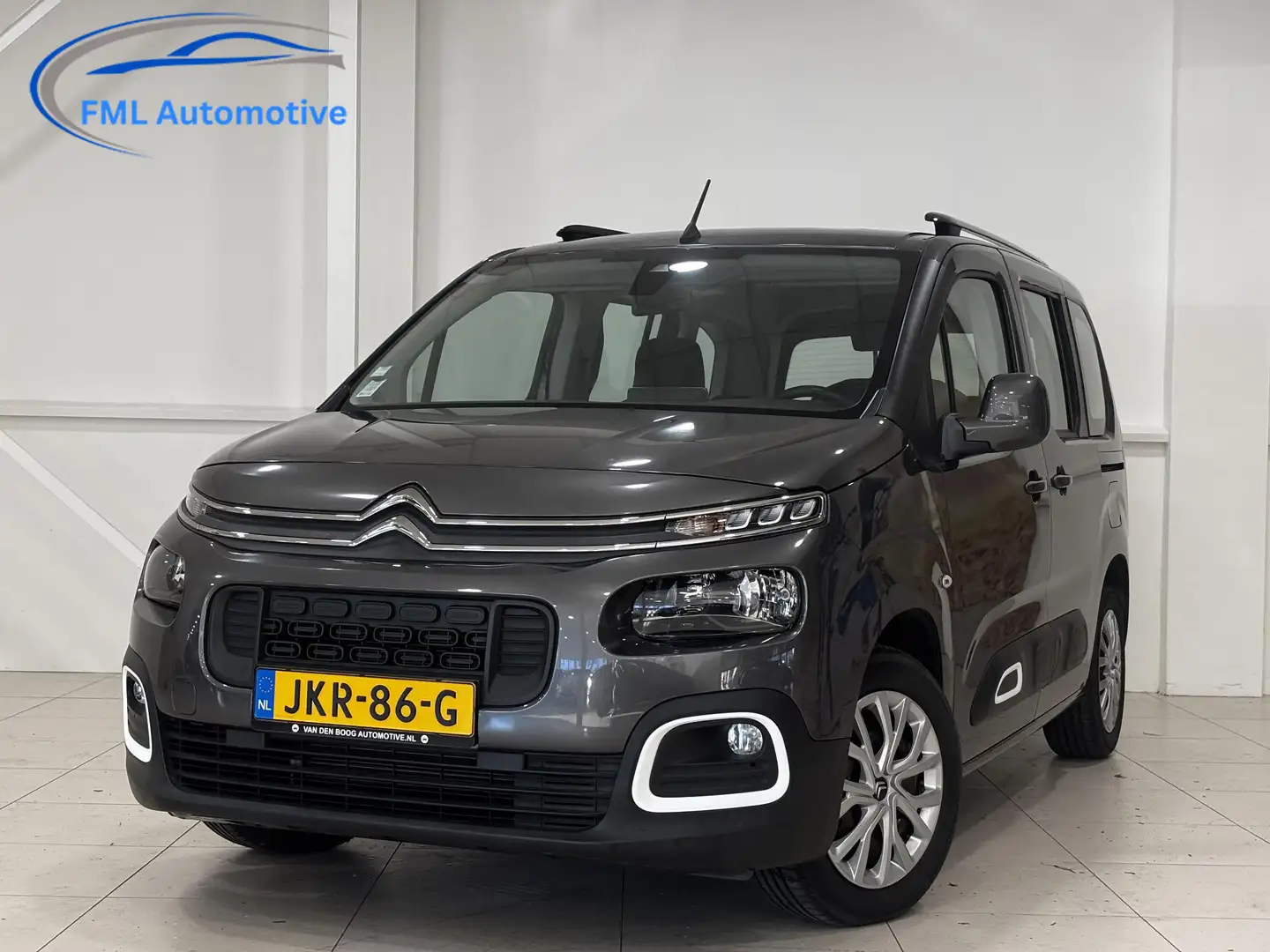 Citroen Berlingo 1.2 PureTech Feel | Navigatie | Trekhaak | Hoge in Grau - 1