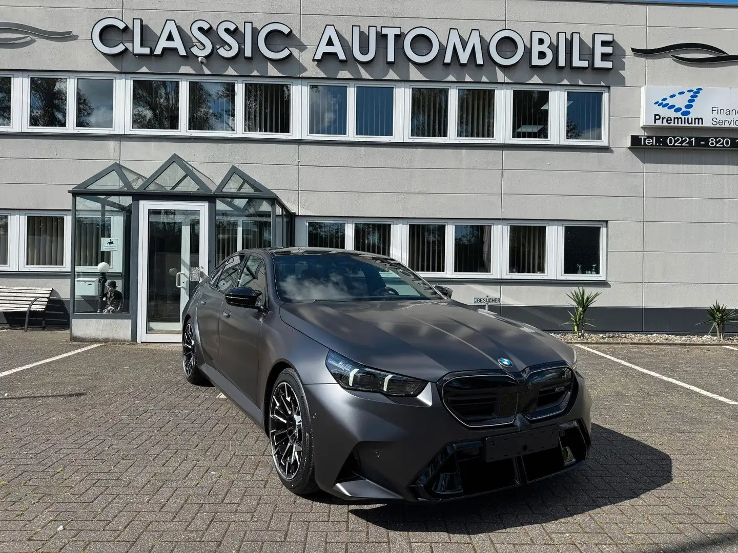 BMW M5 M Package/INDIVIDUAL/Anhängerr/Panor/B&W Gris - 2