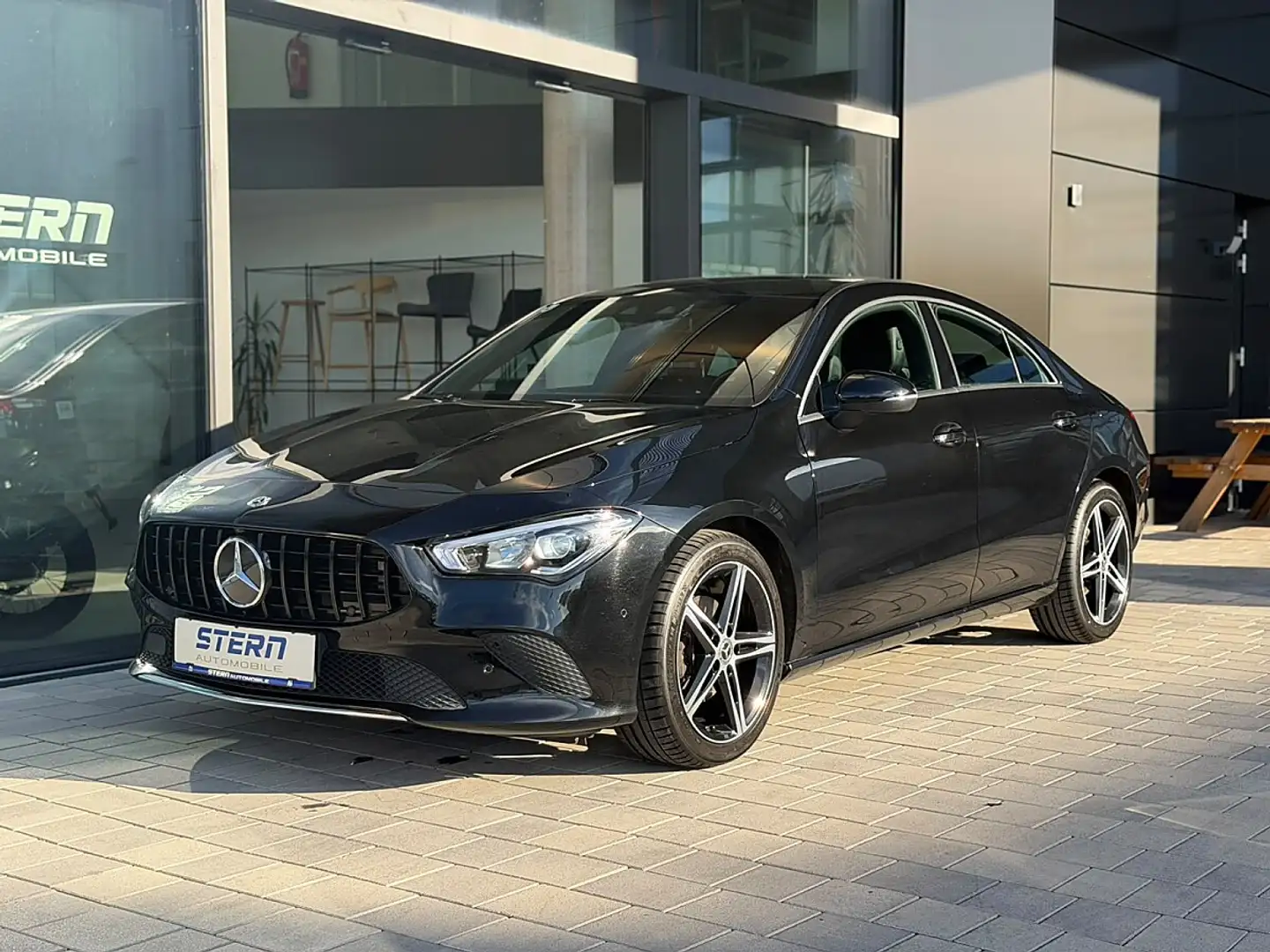 Mercedes-Benz CLA 180 OPF *SPIEGEL-PAKET* Schwarz - 1