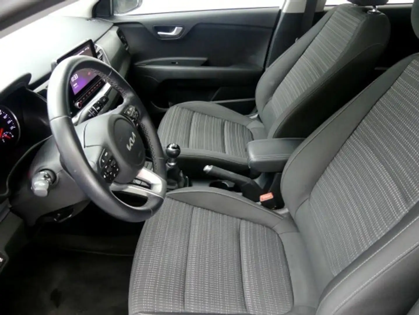 Kia Stonic 1.2 DPI DRIVE 84 5P Blanco - 2