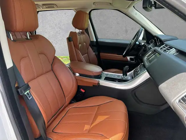 Land Rover Range Rover Sport view 3