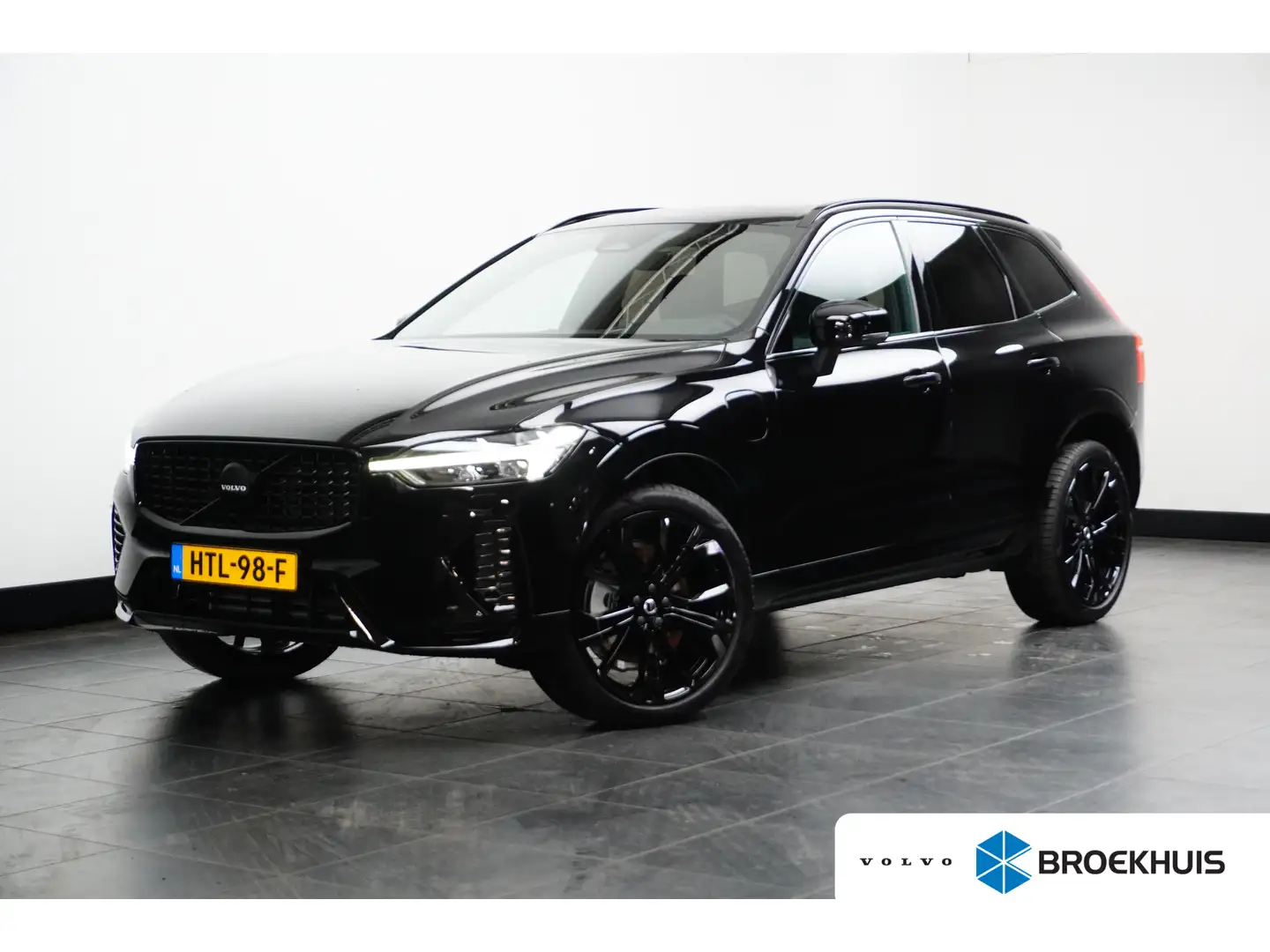 Volvo XC60 2.0 T6 Plug-in hybrid AWD Plus Black Edition | PDC Zwart - 1