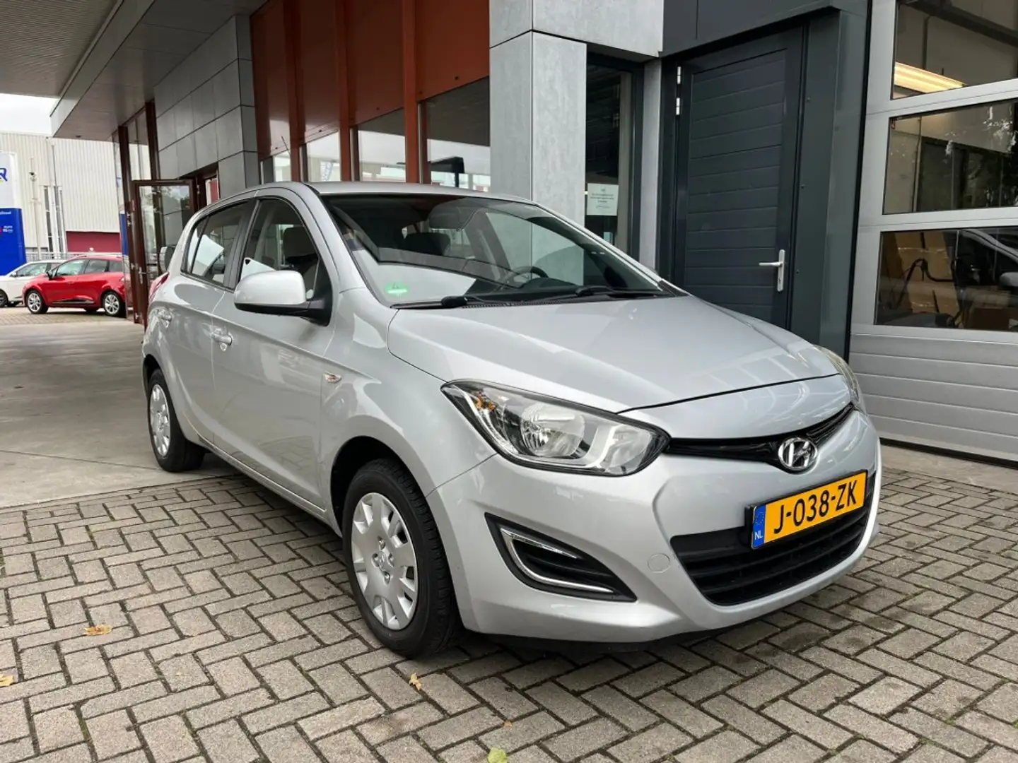 Hyundai i20 1.2I I-DRIVE Grijs - 1