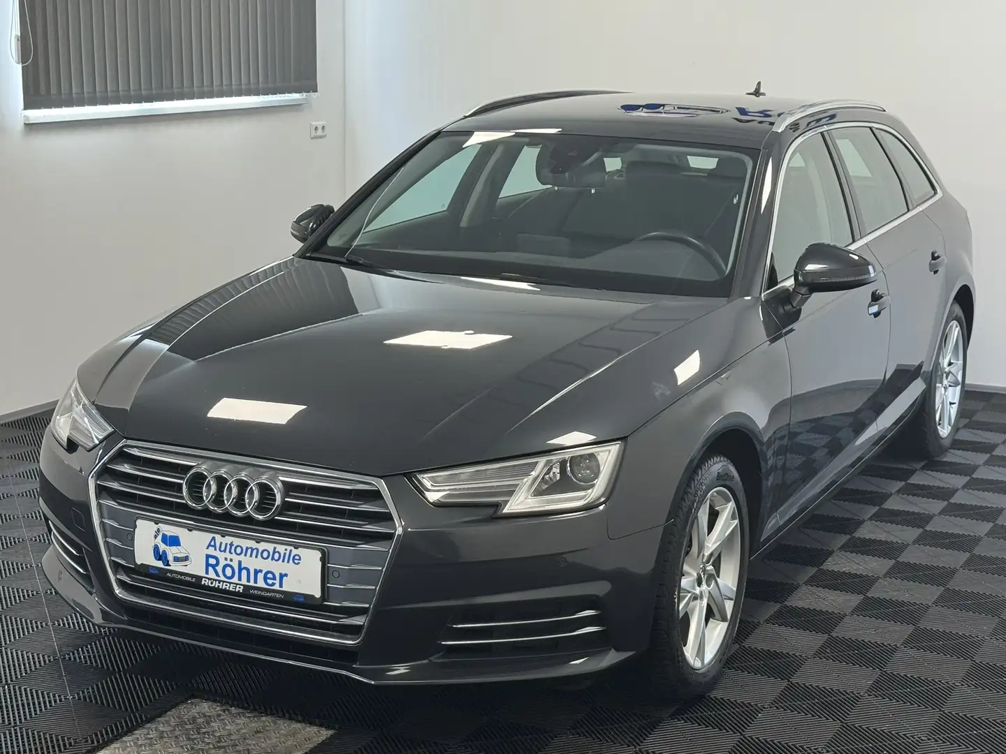 Audi A4 Avant 2.0 TDI Sport MMI Sitzheizung Grau - 2
