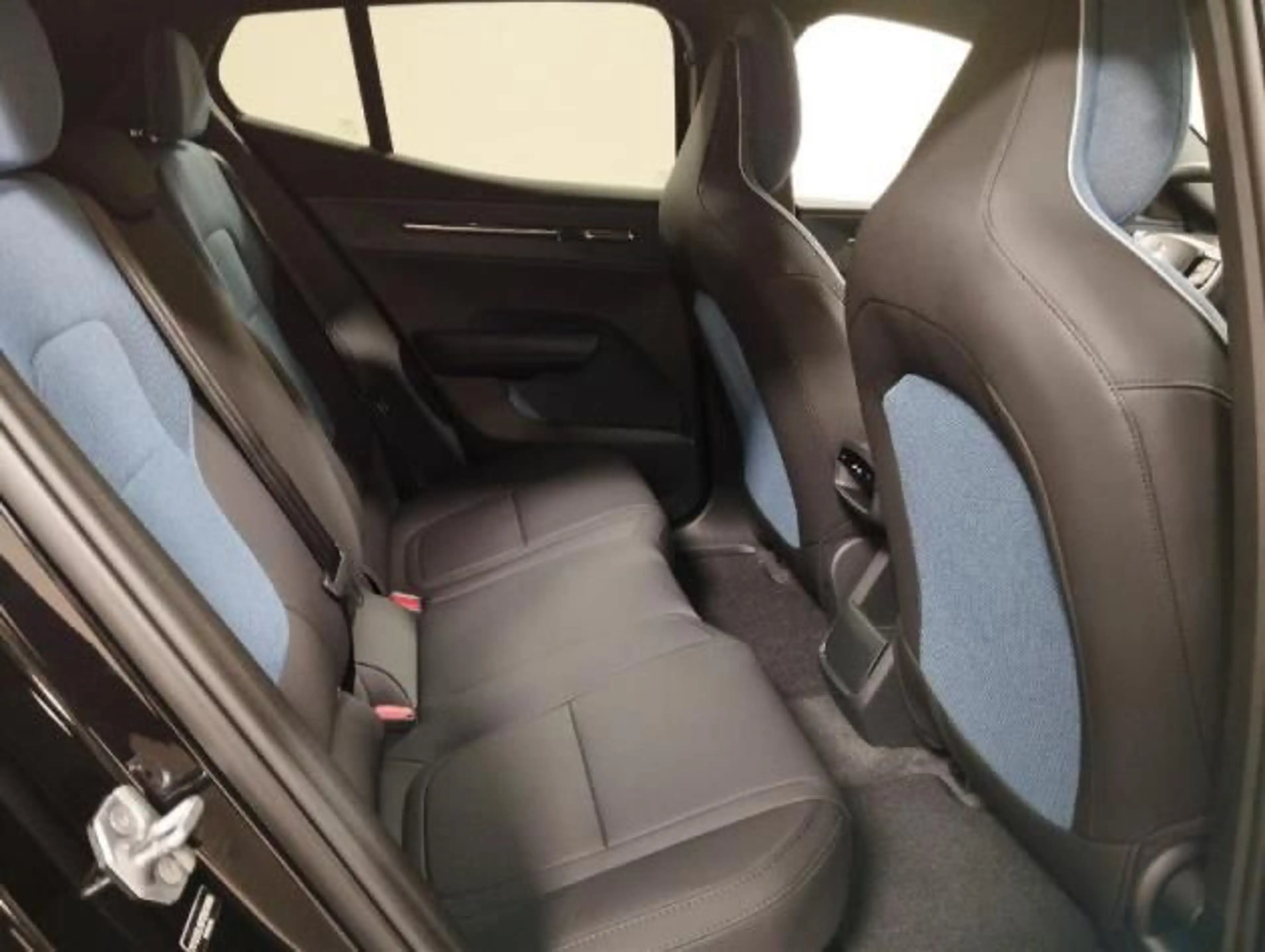 Volvo EX30 Plus Black Edition Pure Electric Extended R — photo 4