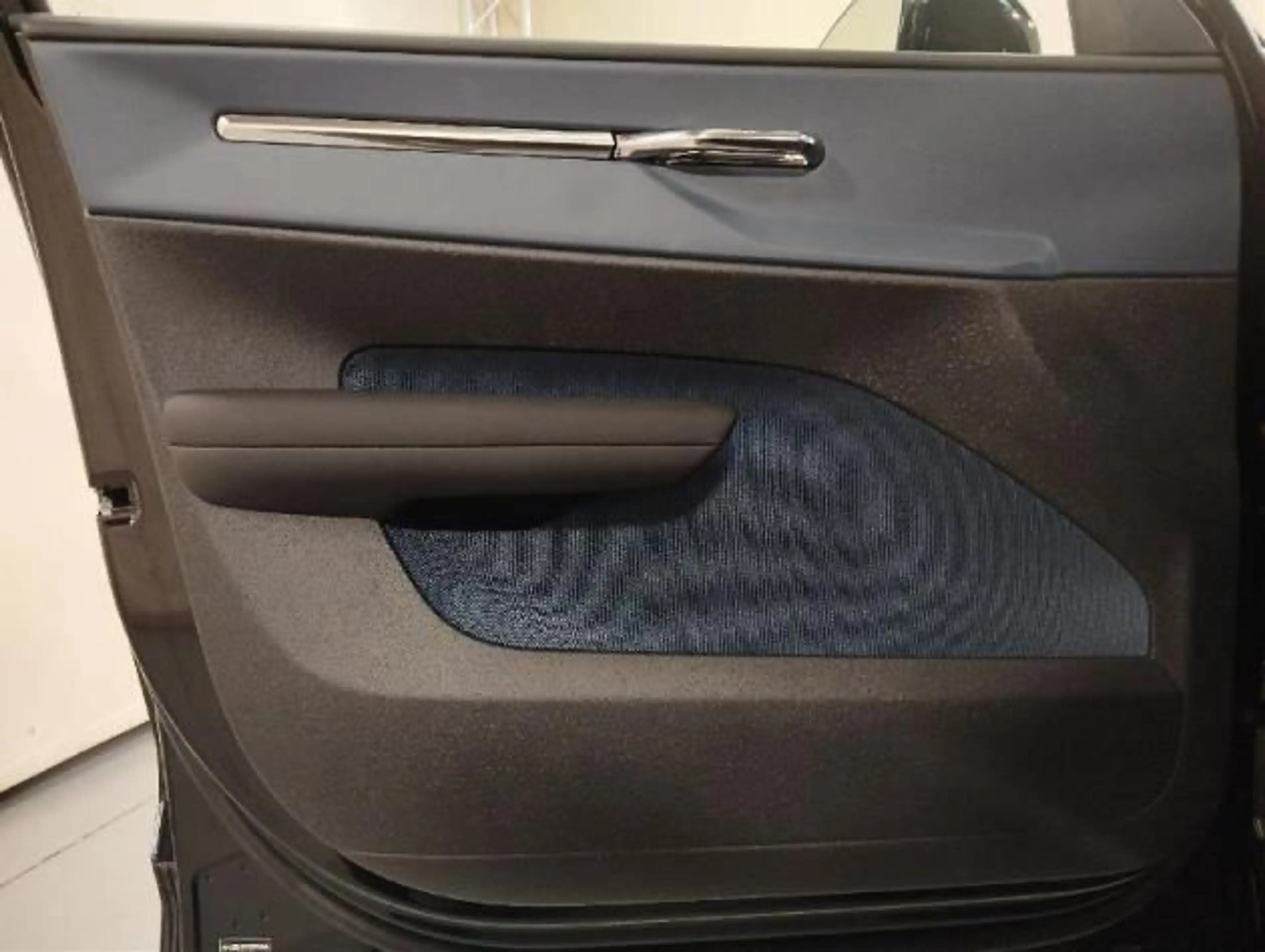 Volvo EX30 Plus Black Edition Pure Electric Extended R — photo 9