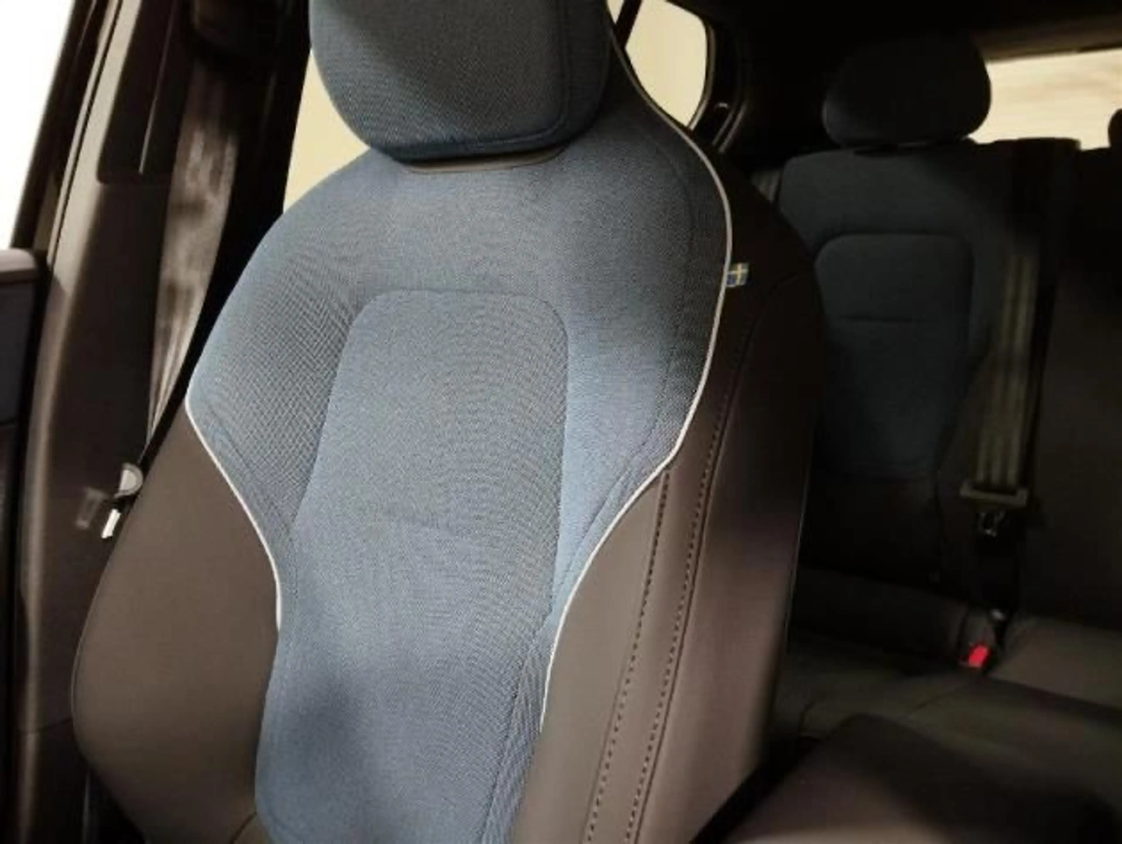 Volvo EX30 Plus Black Edition Pure Electric Extended R — photo 13
