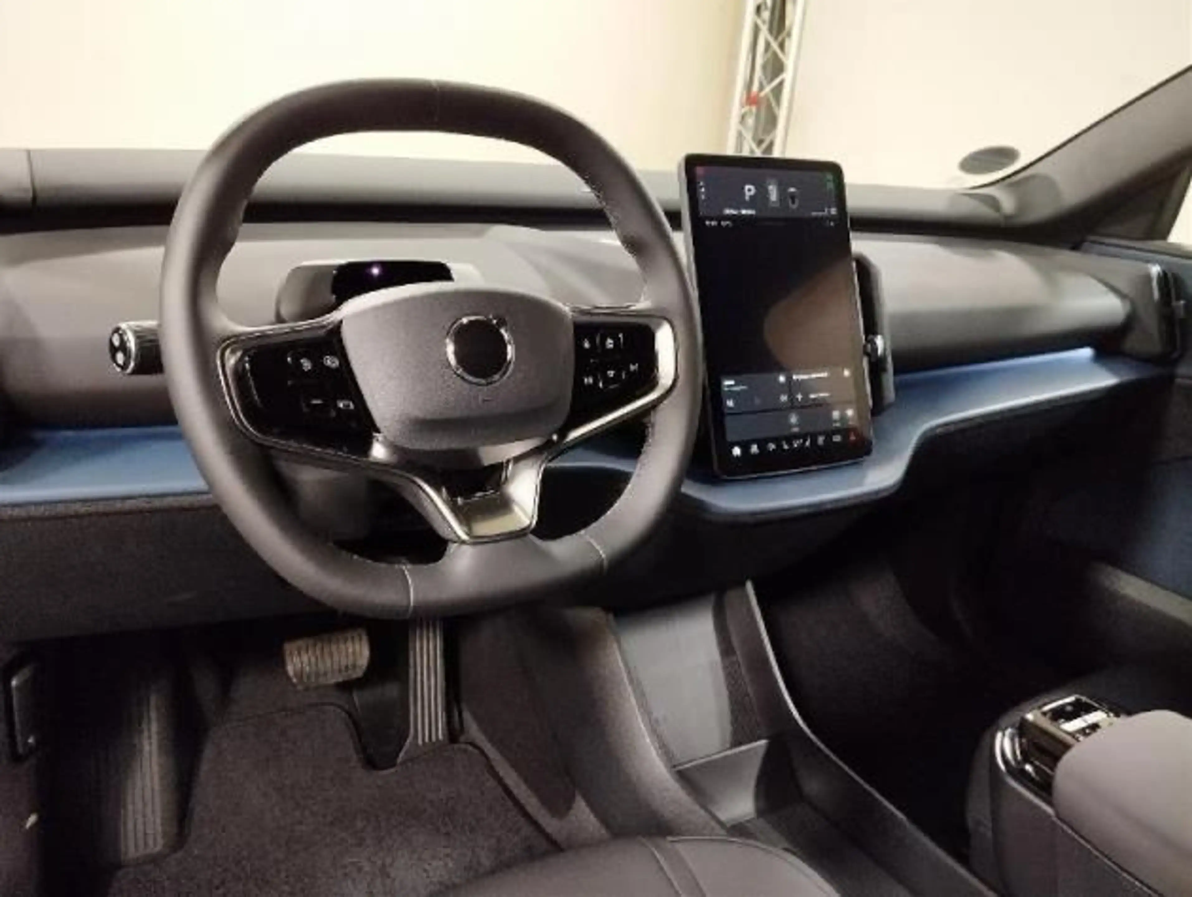 Volvo EX30 Plus Black Edition Pure Electric Extended R — photo 5
