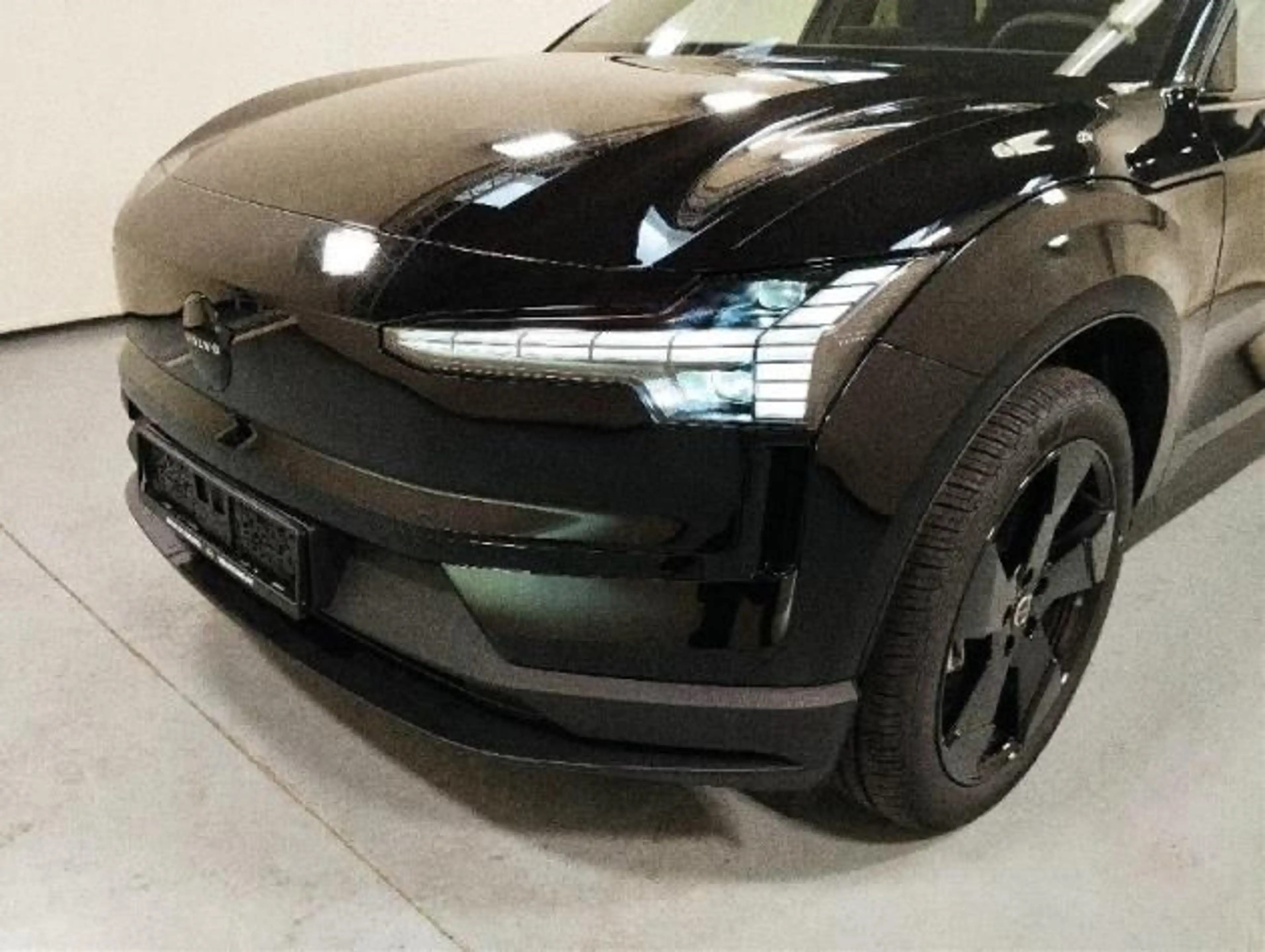 Volvo EX30 Plus Black Edition Pure Electric Extended R — photo 7