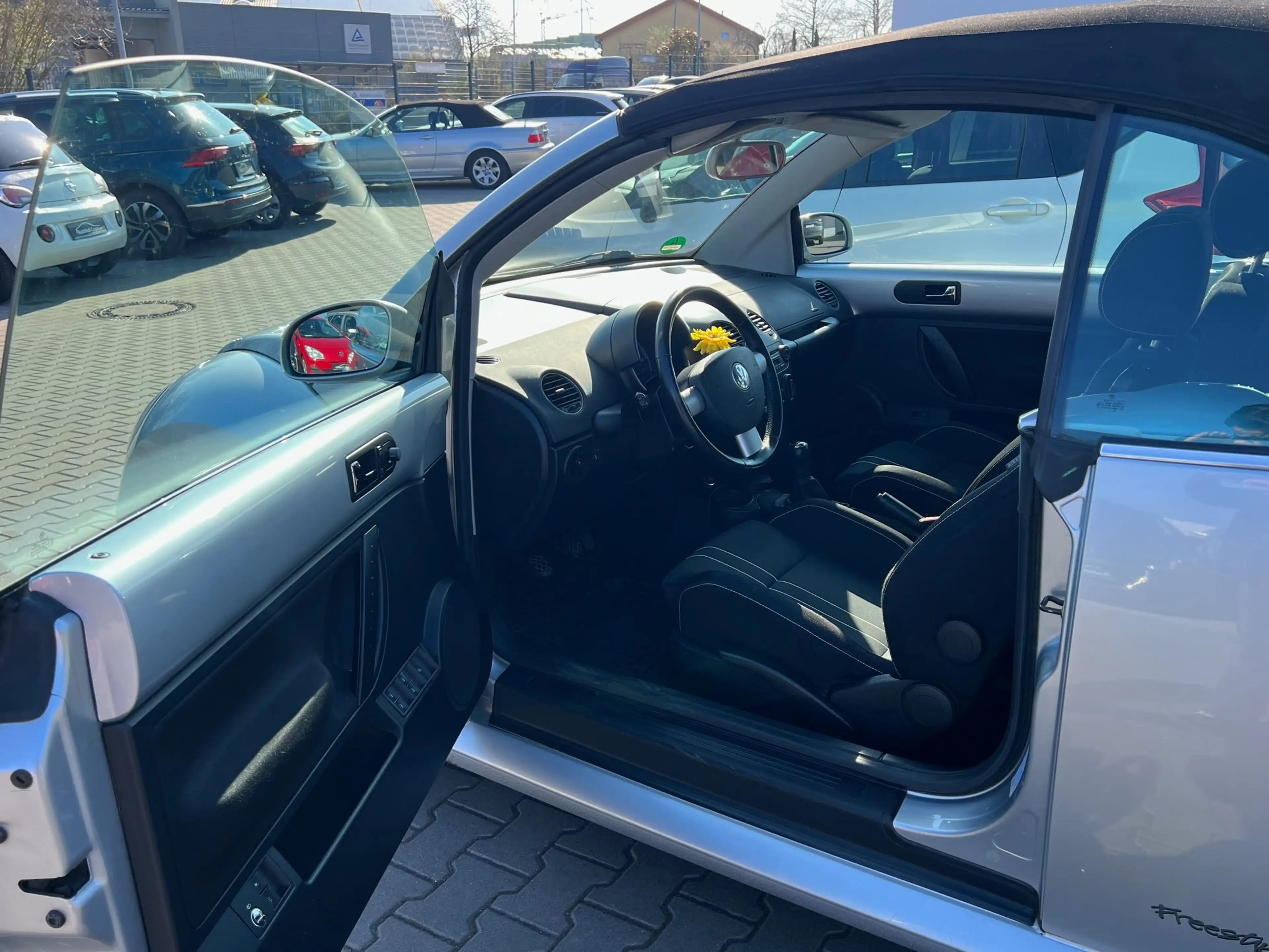 Volkswagen New Beetle New Beetle Cabriolet 1.9 TDI/SHZ/Temp/Eu4/PDC/ZV — photo 9