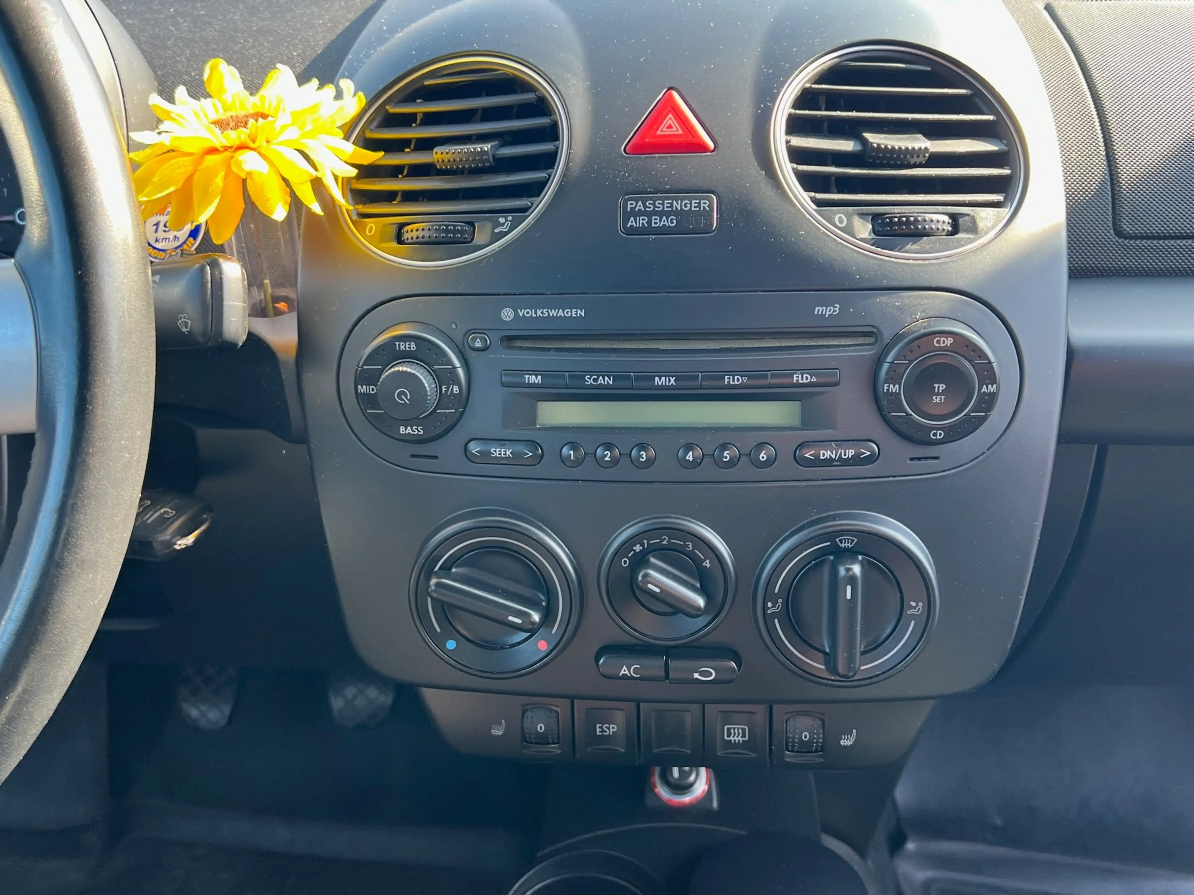 Volkswagen New Beetle New Beetle Cabriolet 1.9 TDI/SHZ/Temp/Eu4/PDC/ZV — photo 15