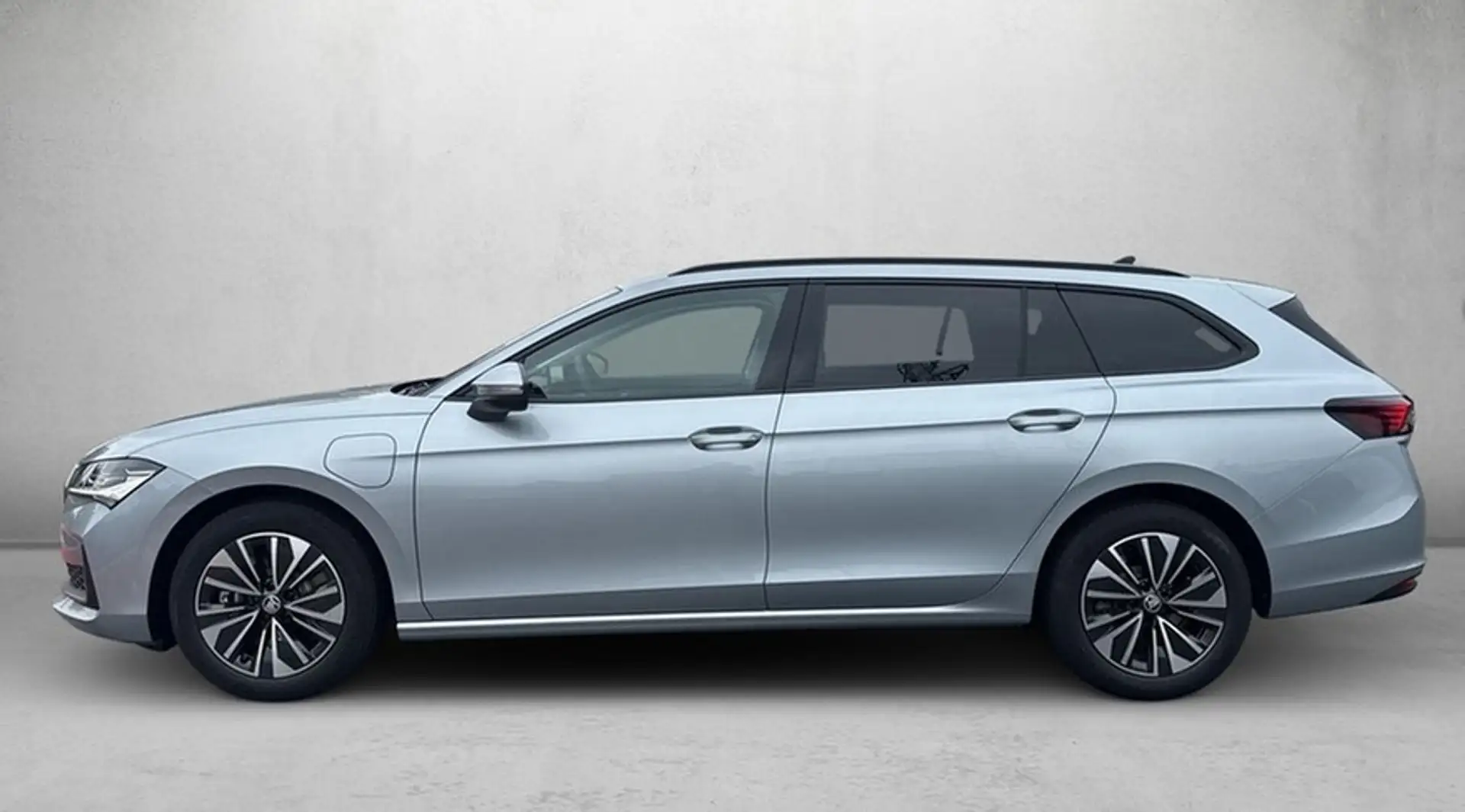 Skoda Superb Combi Selection 1.5 TSI iV 204PS Ahk; Winter; F... Silber - 2