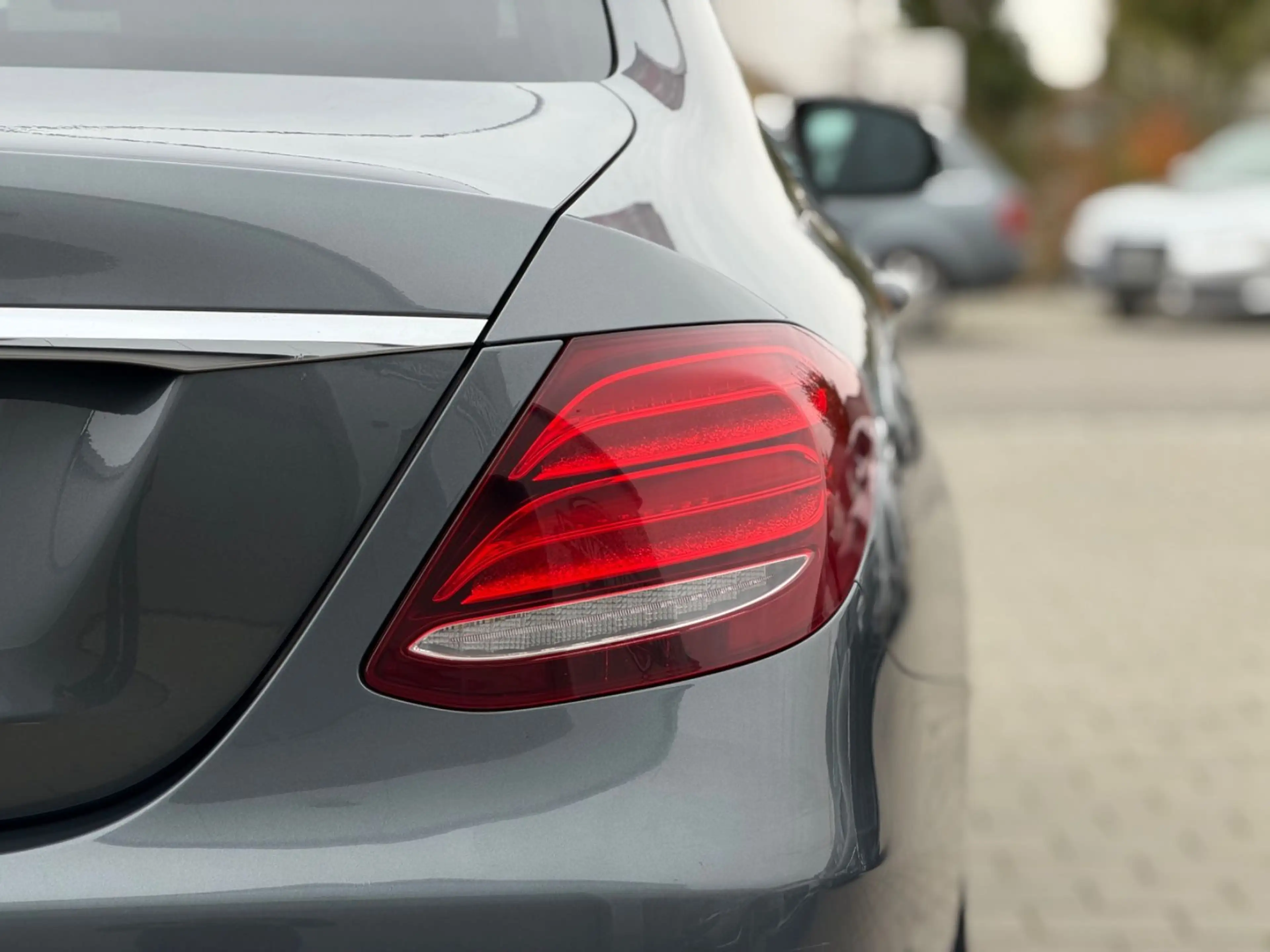 Mercedes-Benz E 220 d Avantgarde Lim*TEMP/PANO/Multibeam-LED/ — photo 11