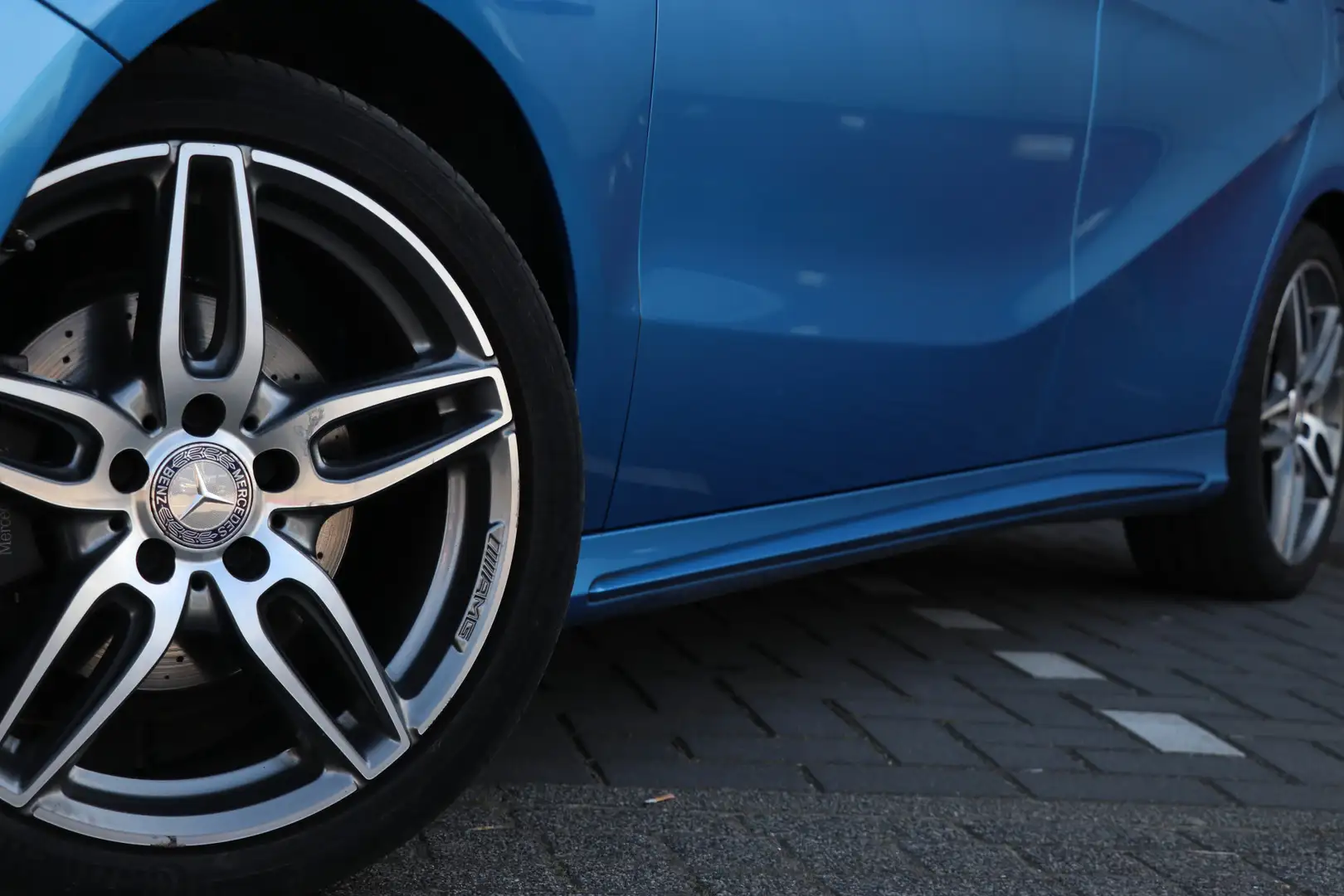 Mercedes-Benz B 180 klasse Ambition Automaat | panorama | nav | NAP AM Blau - 2