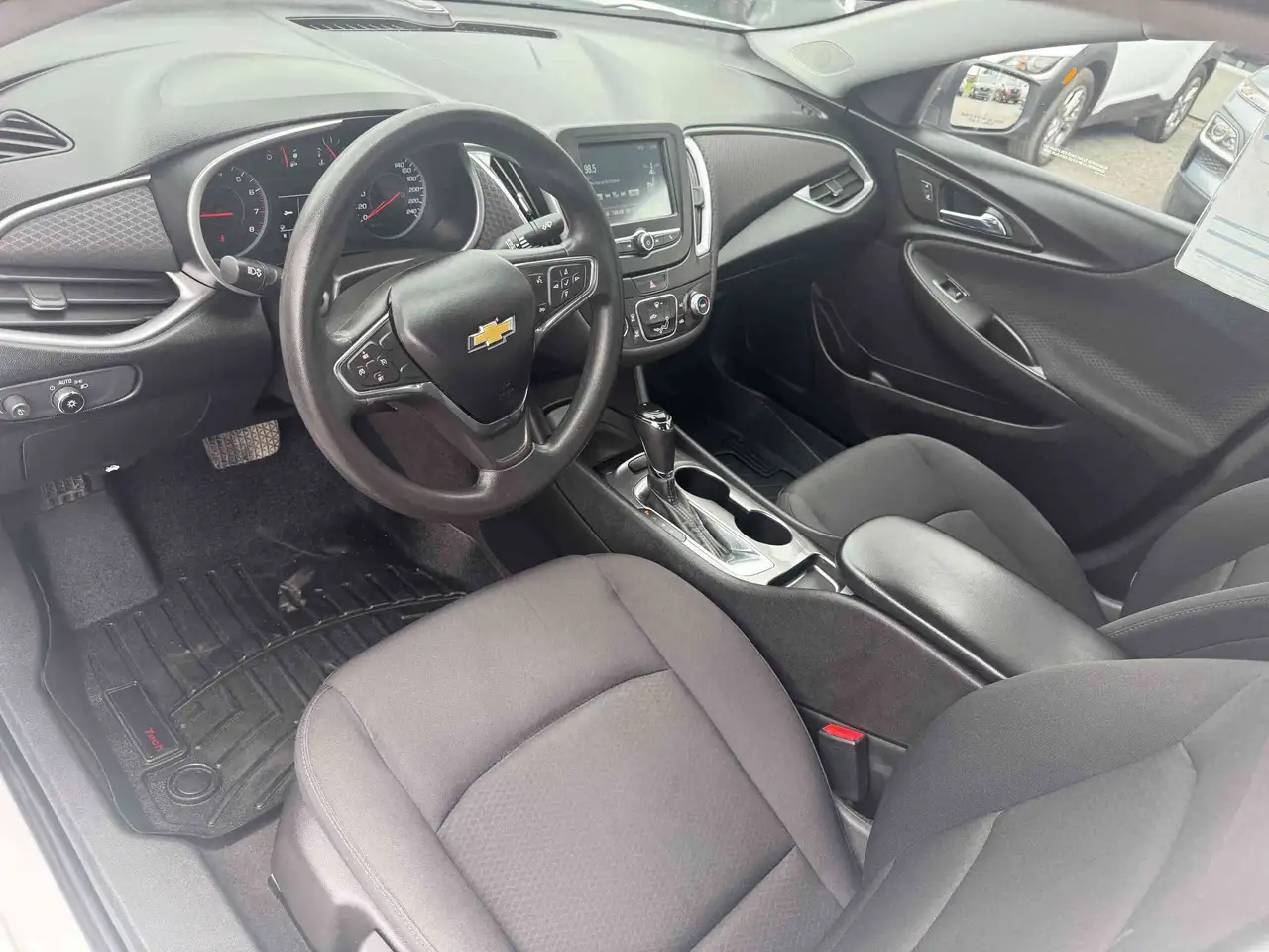 Chevrolet Malibu снимка Chevrolet Malibu