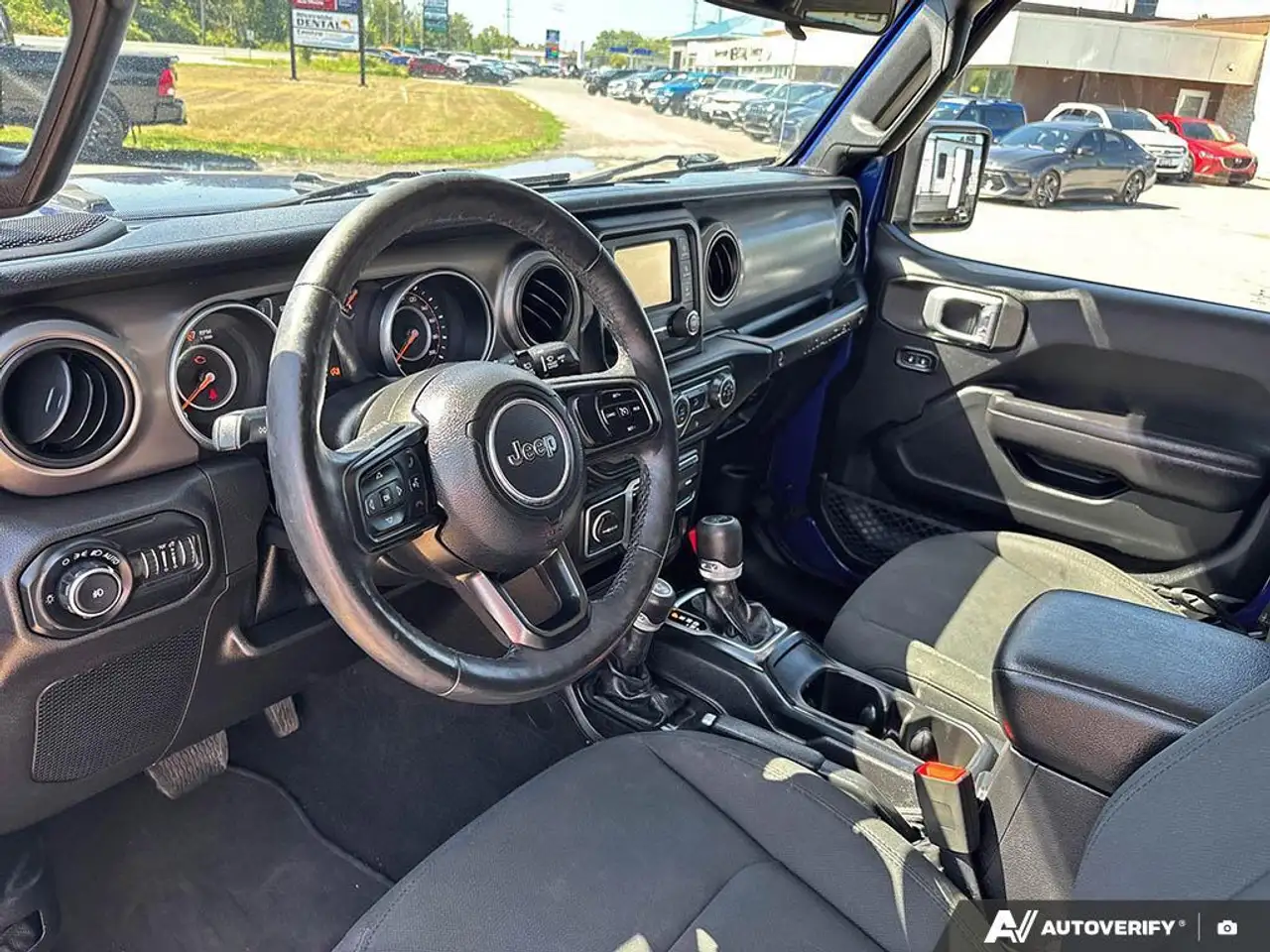 Jeep Wrangler снимка Jeep Wrangler