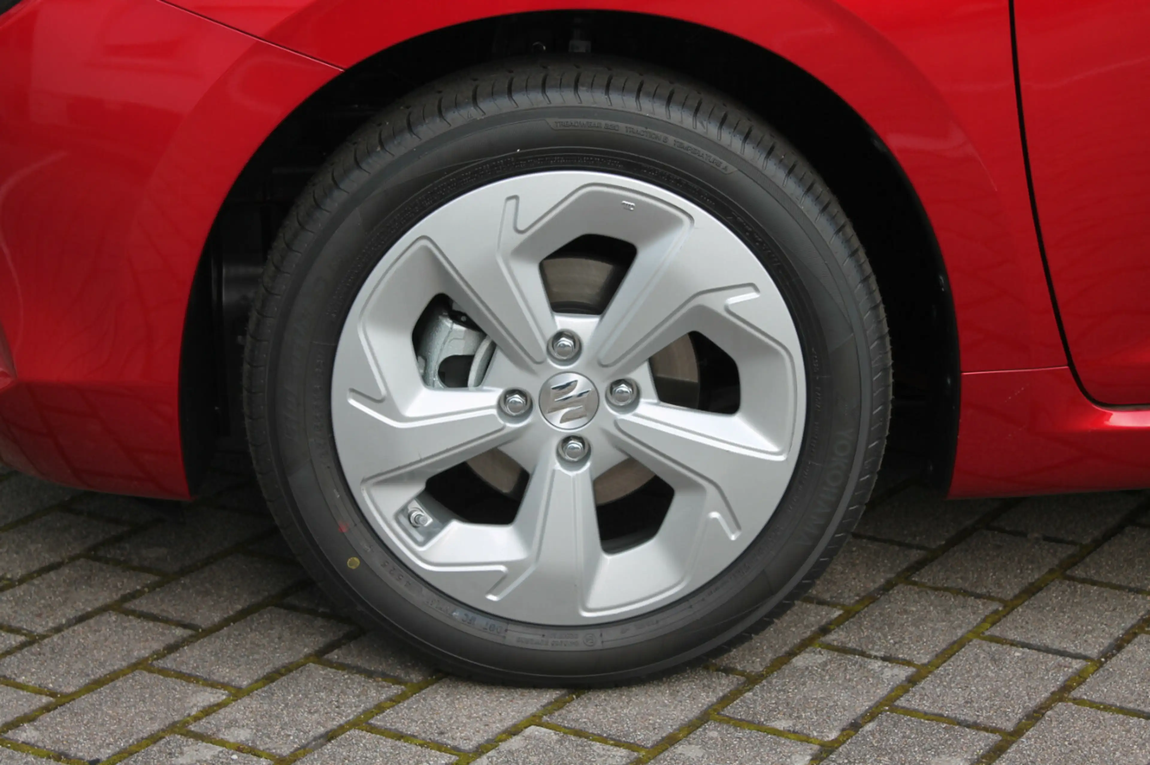 Suzuki Swift 1.2 Comfort Hybrid — photo 4