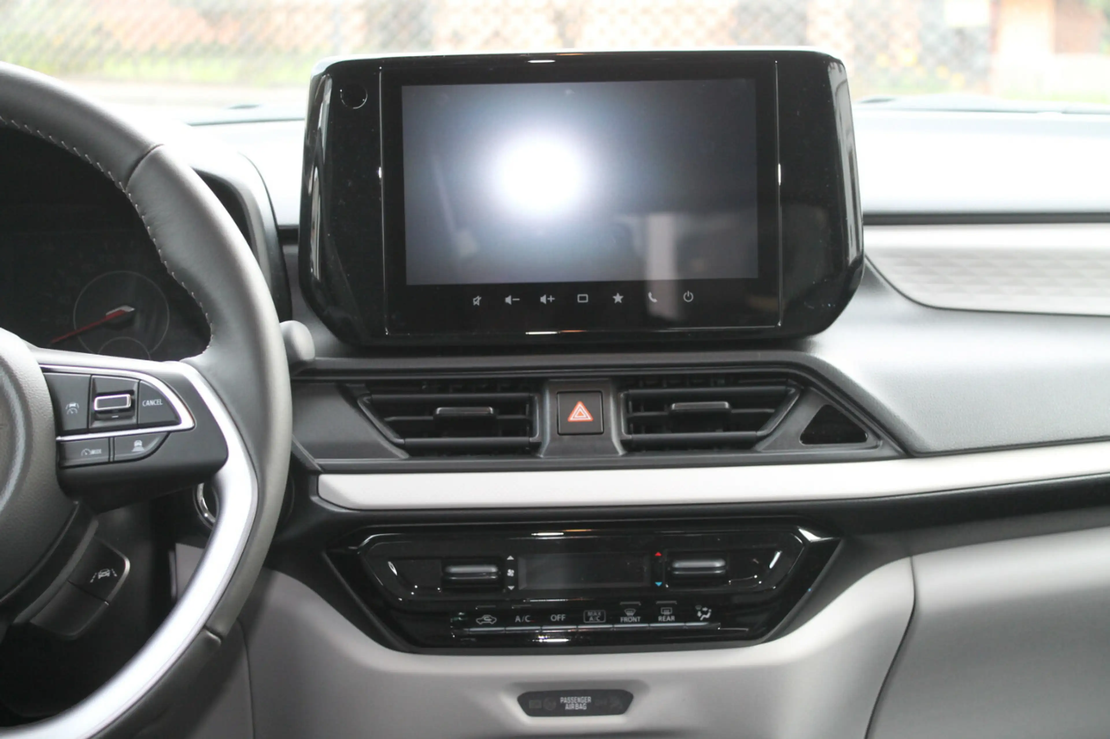Suzuki Swift 1.2 Comfort Hybrid — photo 9