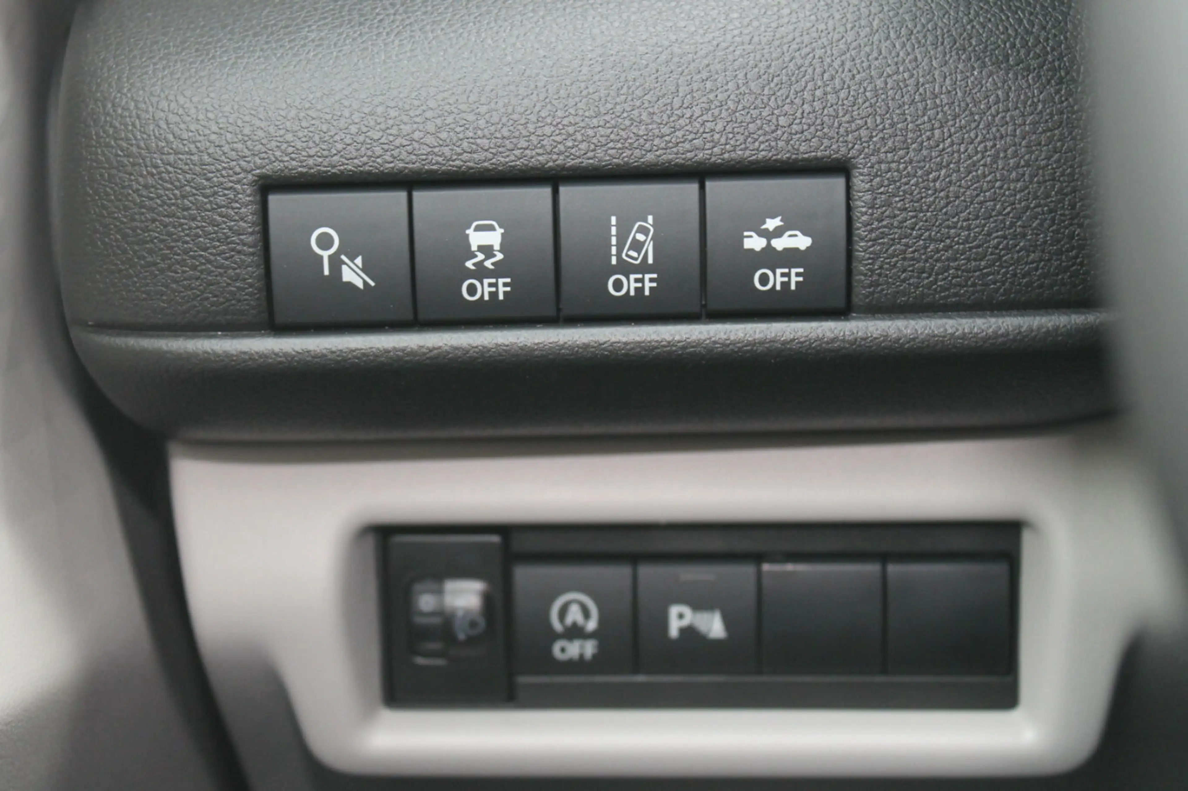 Suzuki Swift 1.2 Comfort Hybrid — photo 6