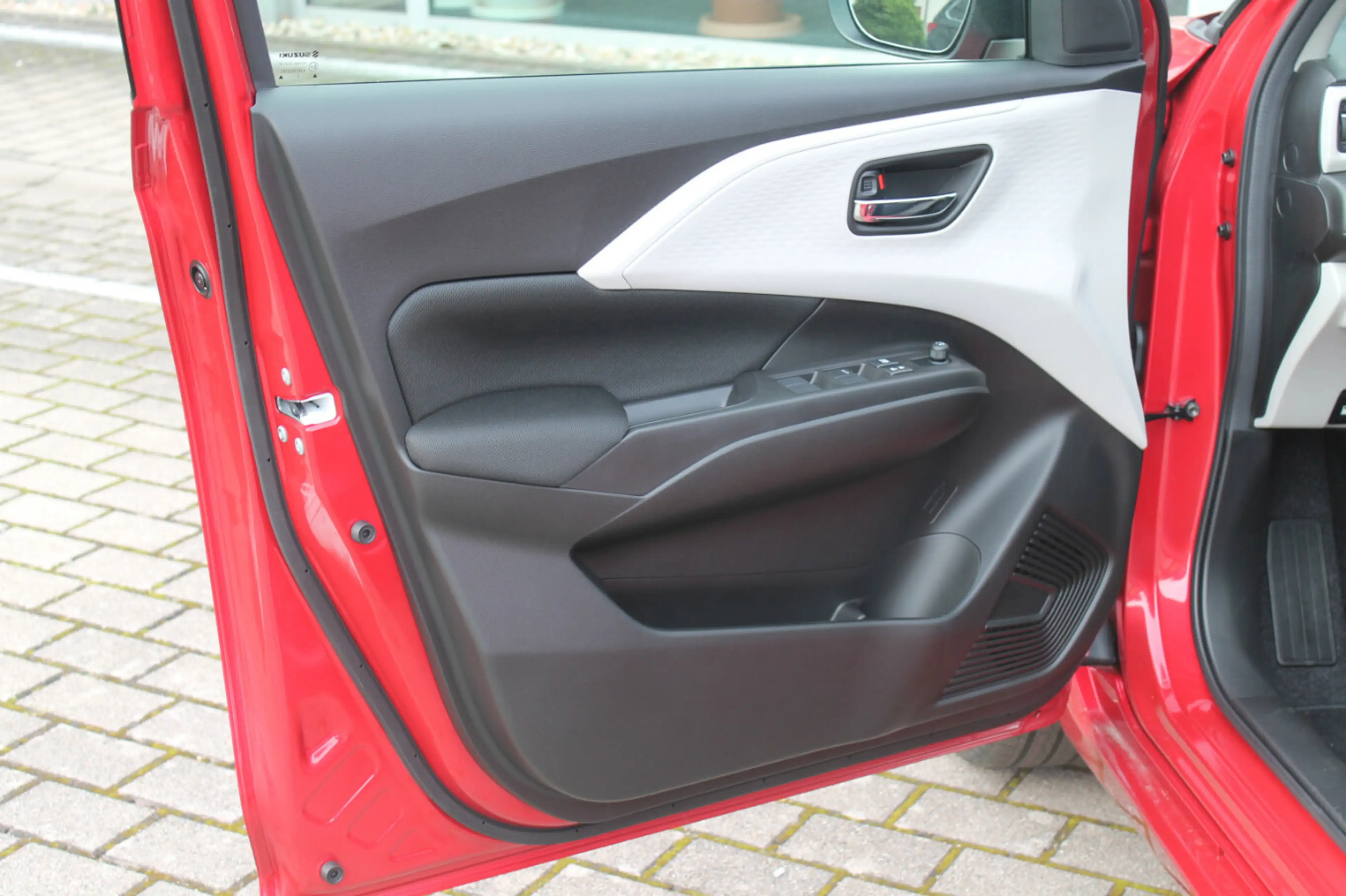 Suzuki Swift 1.2 Comfort Hybrid — photo 11