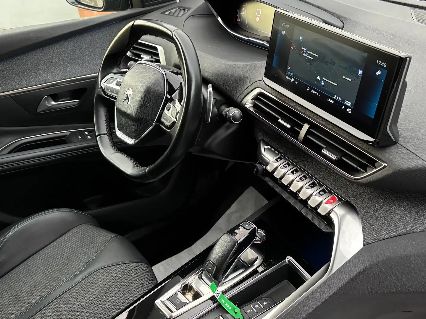 Peugeot 3008 1.5 bluehdi Allure Pack Gris - 2