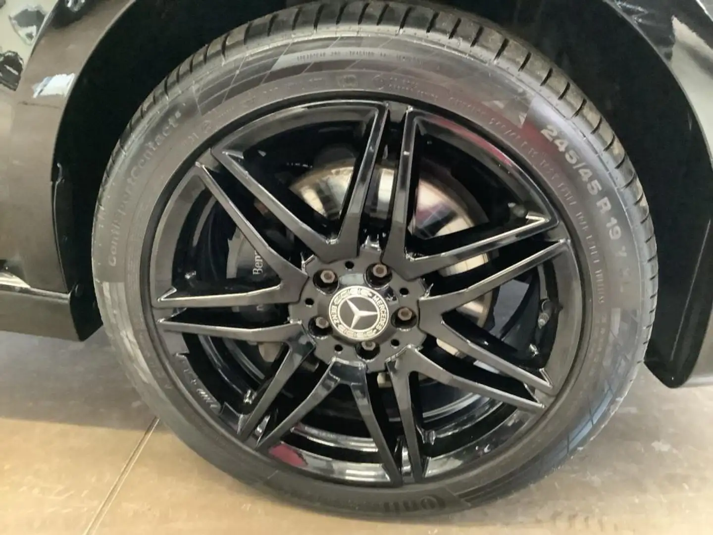 Mercedes-Benz V 300 d Edition AMG 4 Matic Distronic/Standheiz. Schwarz - 2