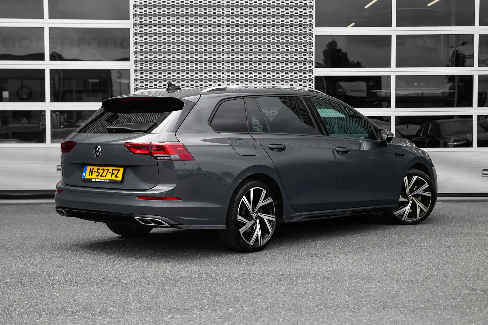 Volkswagen Golf Variant 1.5 eTSI R-Line Business+ DSG | Camera | Grijs - 2