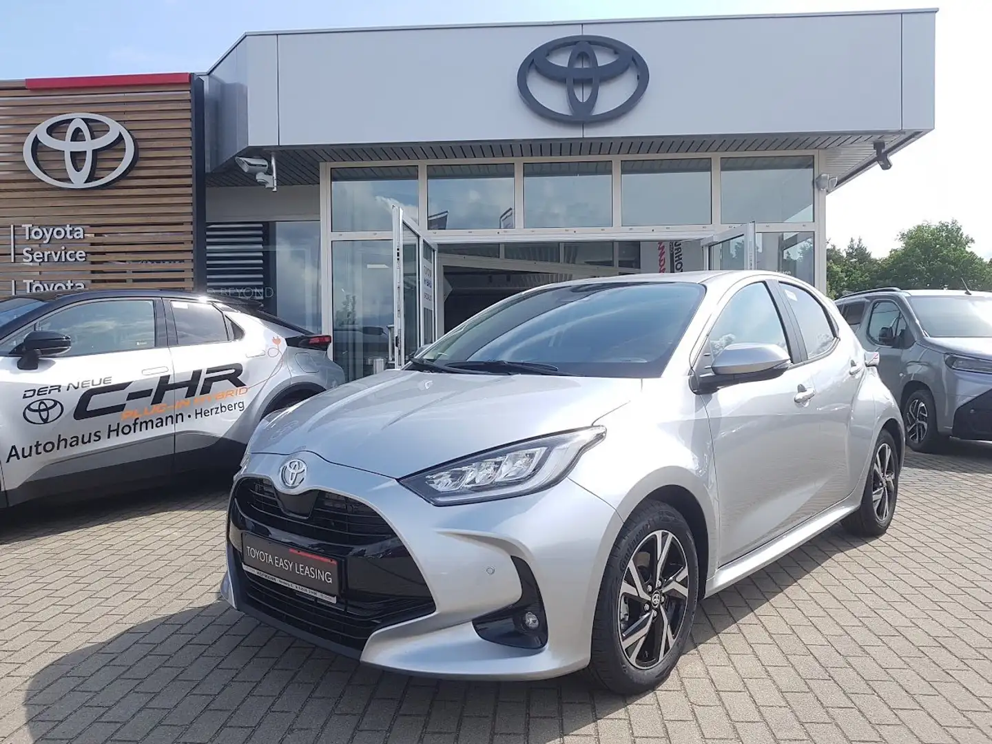 Toyota Yaris 1.5 Hybrid - Teamplayer - m. Comfort+Safety-Paket Plateado - 1