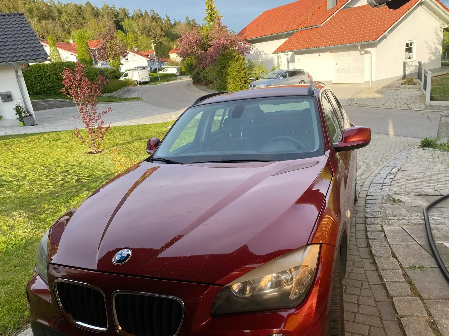 BMW X1 xDrive18d Červená - 1